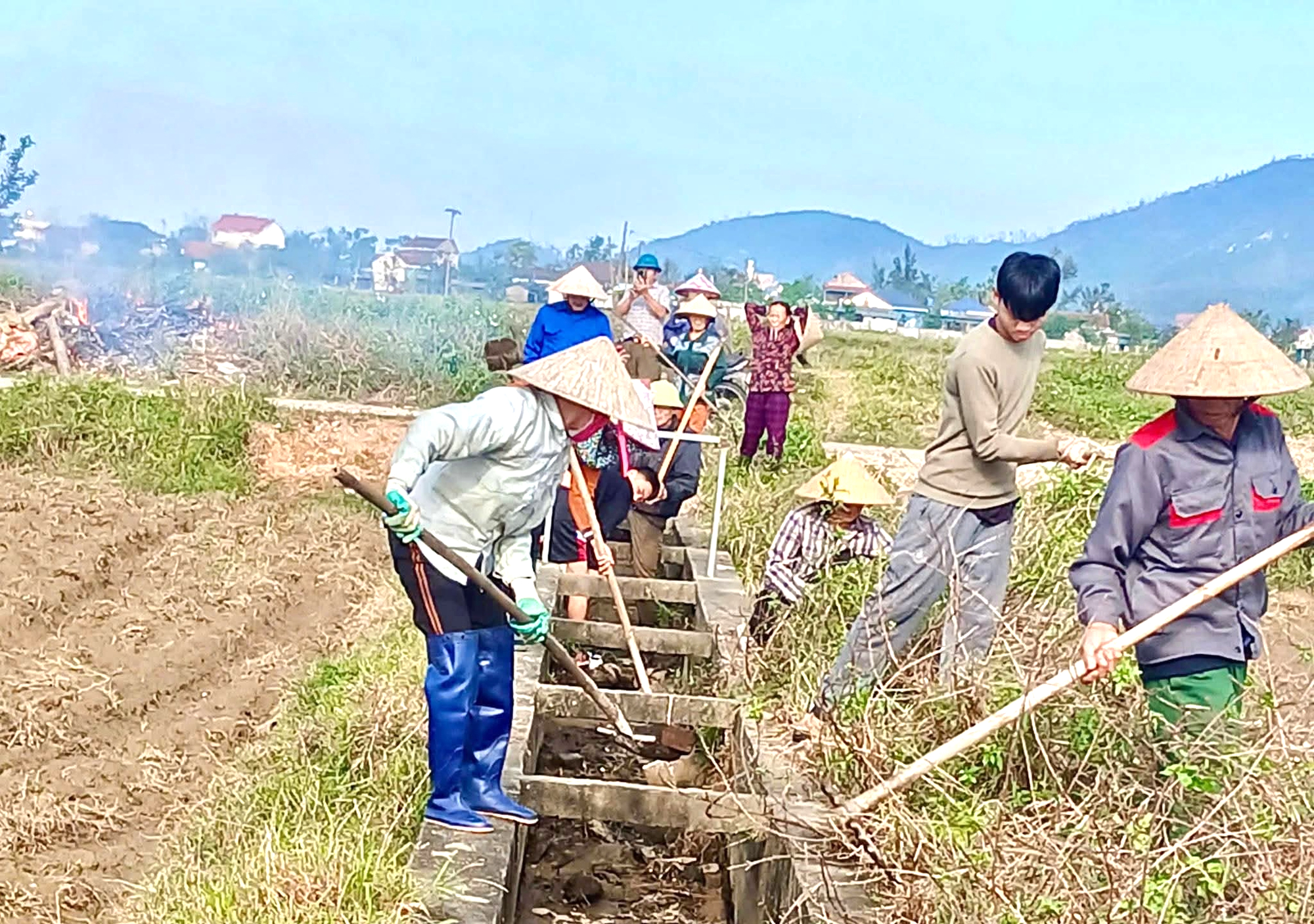 Vì sao Hà Tĩnh chuyển mục tiêu thành "tỉnh hoàn thành nhiệm vụ xây dựng nông thôn mới"?- Ảnh 4.