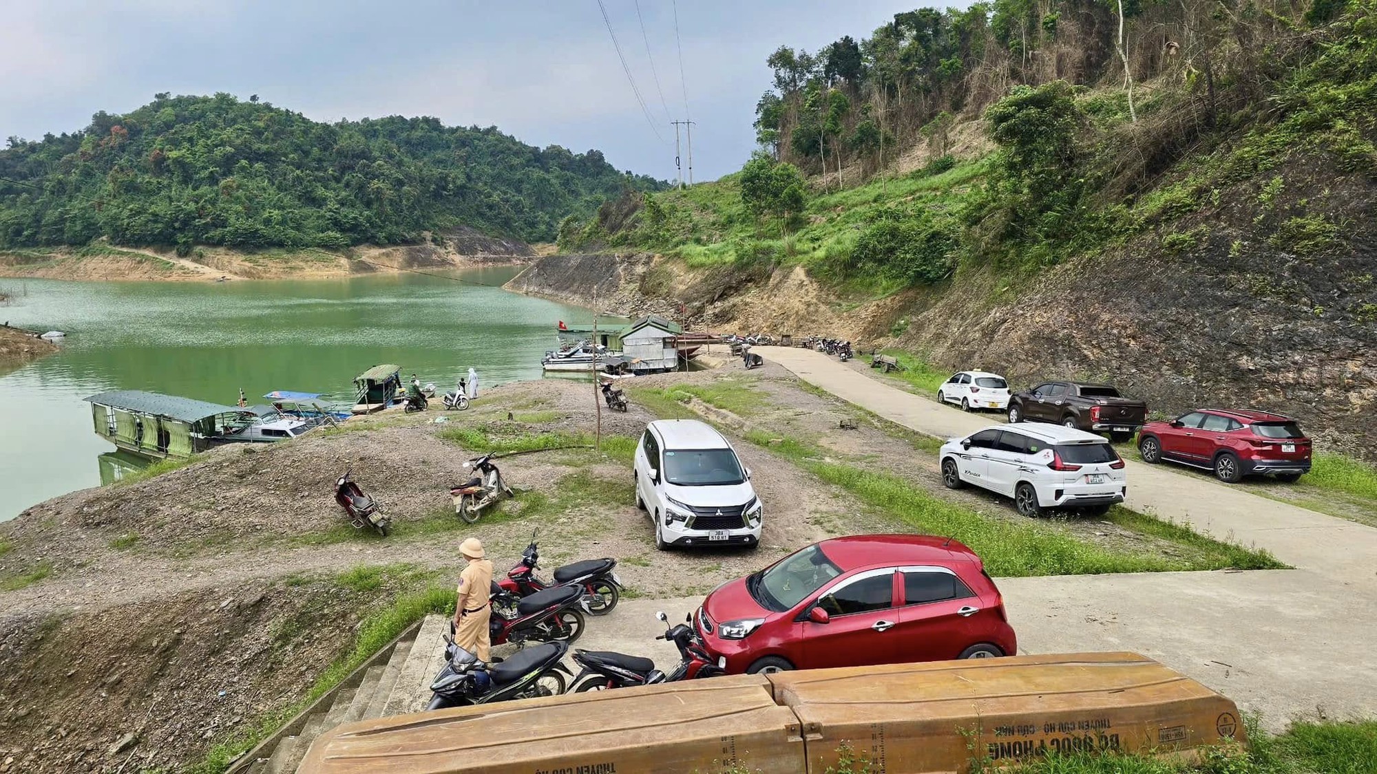 Hà Tĩnh: Triển khai nhiều giải pháp đồng bộ thực hiện nghiêm Luật Giao thông đường thủy- Ảnh 2. Hà Tĩnh: Triển khai nhiều giải pháp đồng bộ thực hiện nghiêm Luật Giao thông đường thủy- Ảnh 2.