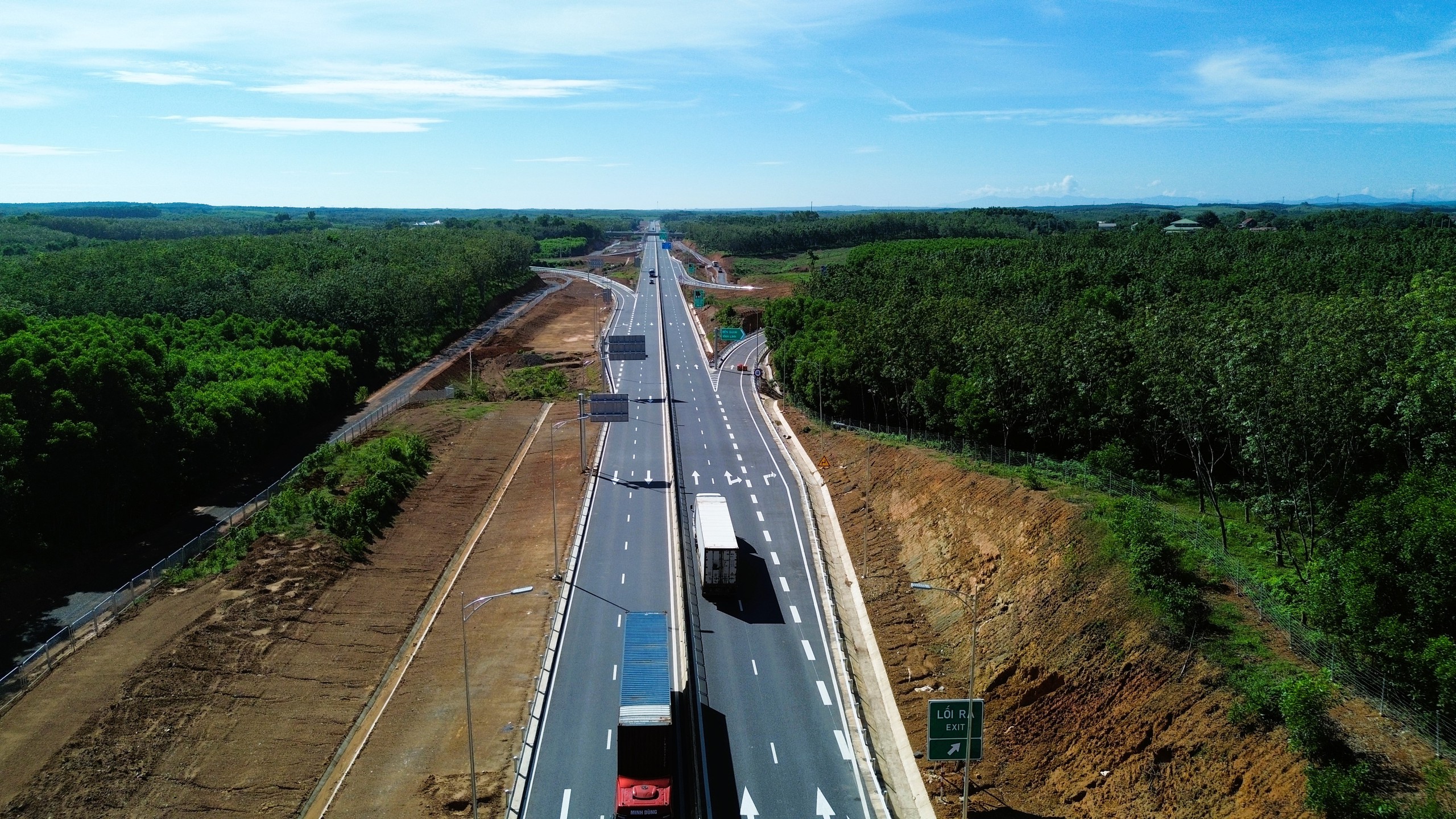 Quảng Trị: Đẩy tiến độ công trình trọng điểm, khai thác hiệu quả không gian phát triển mới- Ảnh 3. Quảng Trị: Đẩy tiến độ công trình trọng điểm, khai thác hiệu quả không gian phát triển mới- Ảnh 3.