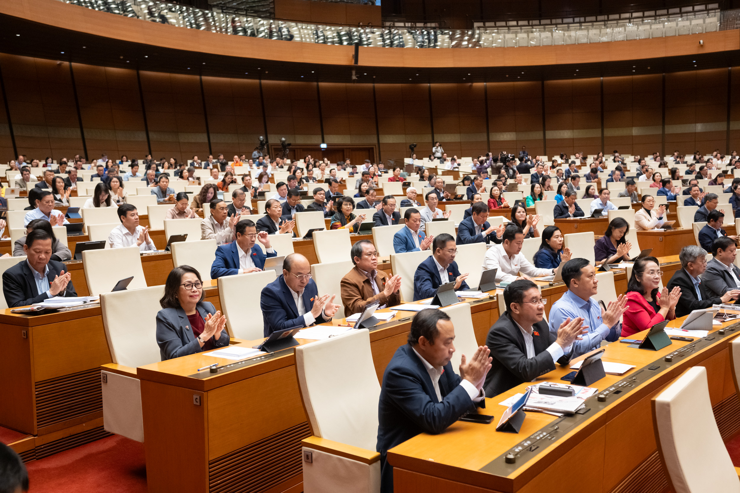 Chuyển đổi xanh trong GTVT gắn với đầu tư hạ tầng và chính sách hỗ trợ người dân- Ảnh 2. Chuyển đổi xanh trong GTVT gắn với đầu tư hạ tầng và chính sách hỗ trợ người dân- Ảnh 2.