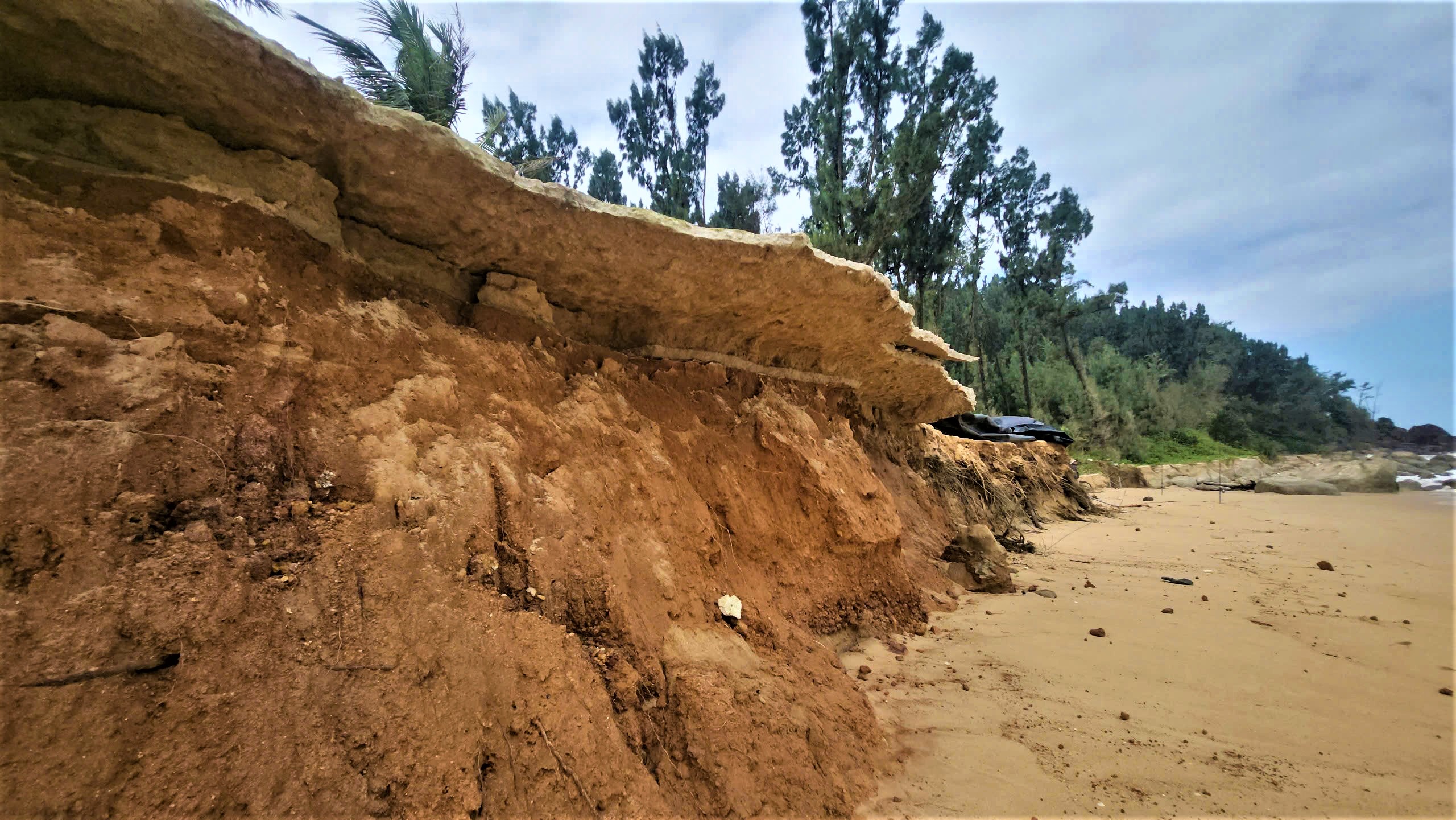 Bờ biển Hàm Rồng tan hoang sau mưa bão, TP Huế lên phương án xử lý khẩn cấp- Ảnh 7. Bờ biển Hàm Rồng tan hoang sau mưa bão, TP Huế lên phương án xử lý khẩn cấp- Ảnh 7.