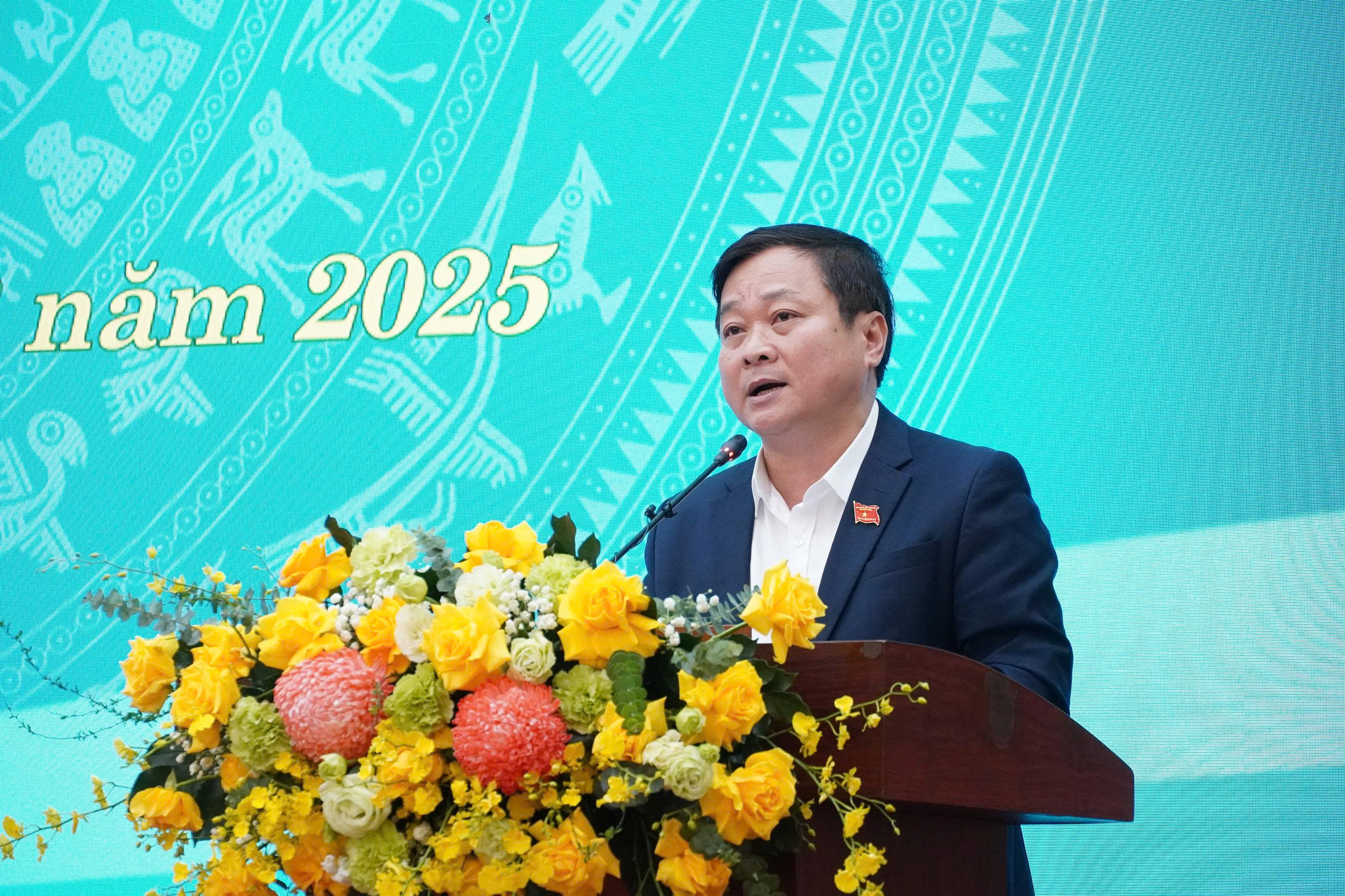 Quảng Ngãi: Miễn, giảm giá vé xe buýt cho người yếu thế, thu nhập thấp- Ảnh 1. Quảng Ngãi: Miễn, giảm giá vé xe buýt cho người yếu thế, thu nhập thấp- Ảnh 1.