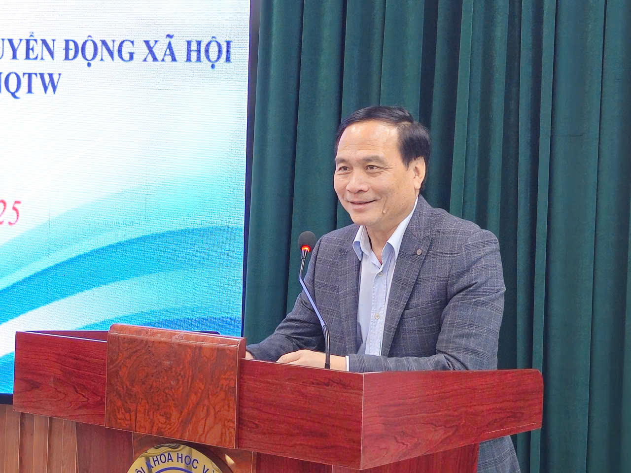 Bố trí chuyên viên, lập chuyên mục nâng cao nhận thức thực hiện Nghị quyết 57- Ảnh 1. Bố trí chuyên viên, lập chuyên mục nâng cao nhận thức thực hiện Nghị quyết 57- Ảnh 1.