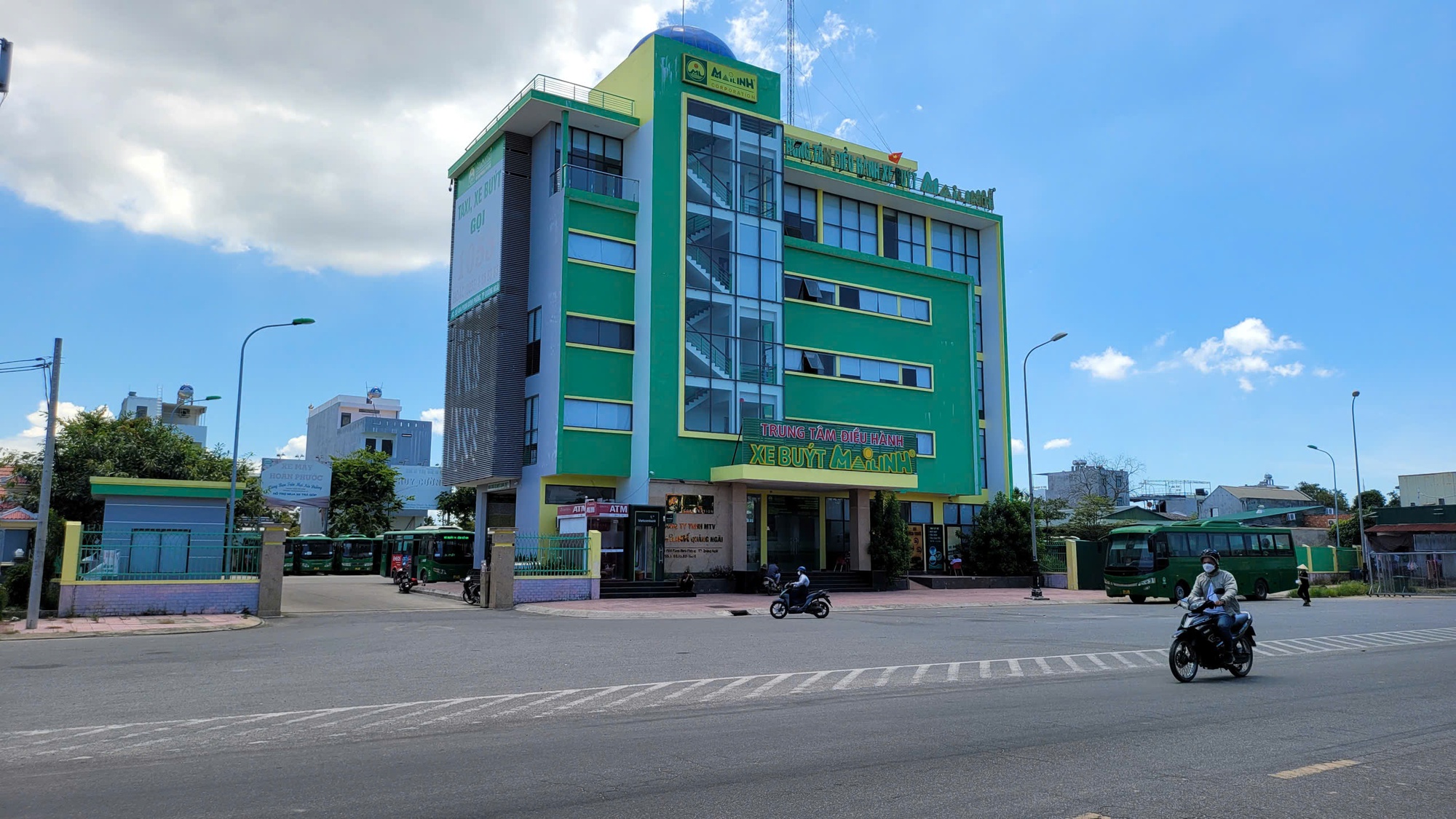 Quảng Ngãi: Miễn, giảm giá vé xe buýt cho người yếu thế, thu nhập thấp- Ảnh 3. Quảng Ngãi: Miễn, giảm giá vé xe buýt cho người yếu thế, thu nhập thấp- Ảnh 3.