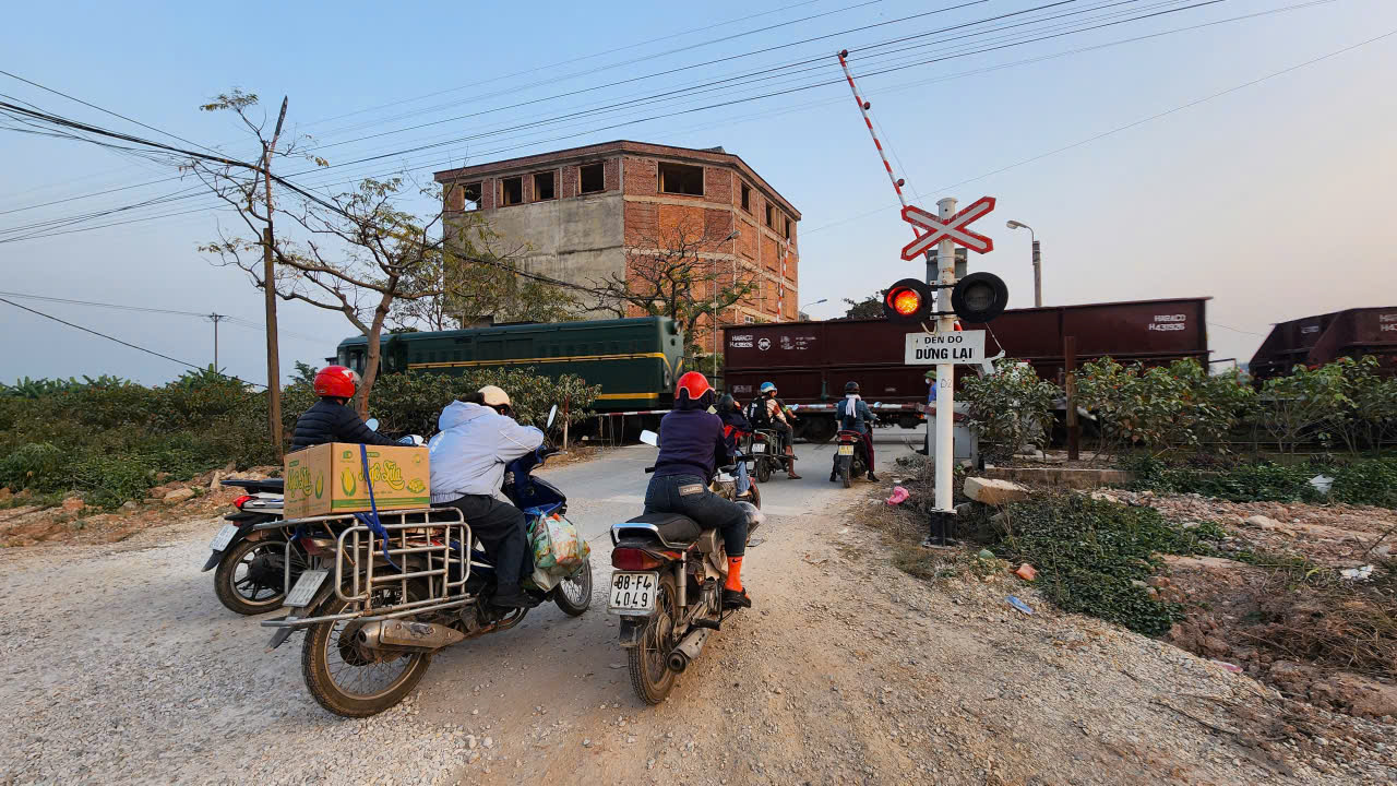 Đồng bộ nhiều giải pháp, Phú Thọ quyết giảm tai nạn đường sắt- Ảnh 1. Đồng bộ nhiều giải pháp, Phú Thọ quyết giảm tai nạn đường sắt- Ảnh 1.