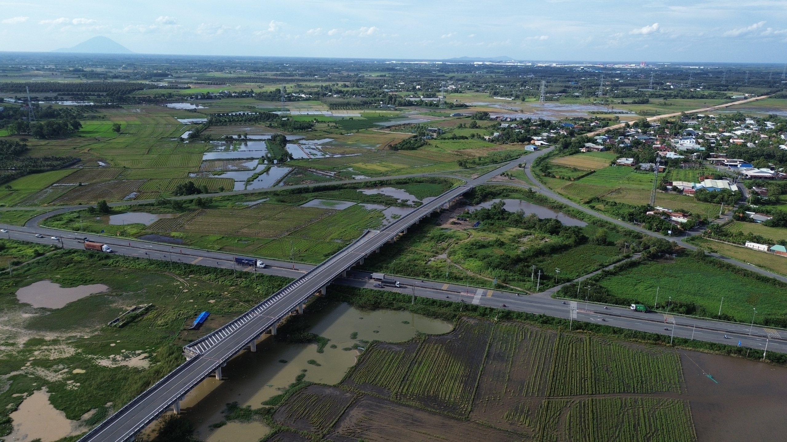 Toàn cảnh 31km đường Hồ Chí Minh qua TP.HCM sắp chính thức thông xe- Ảnh 1. Toàn cảnh 31km đường Hồ Chí Minh qua TP.HCM sắp chính thức thông xe- Ảnh 1.