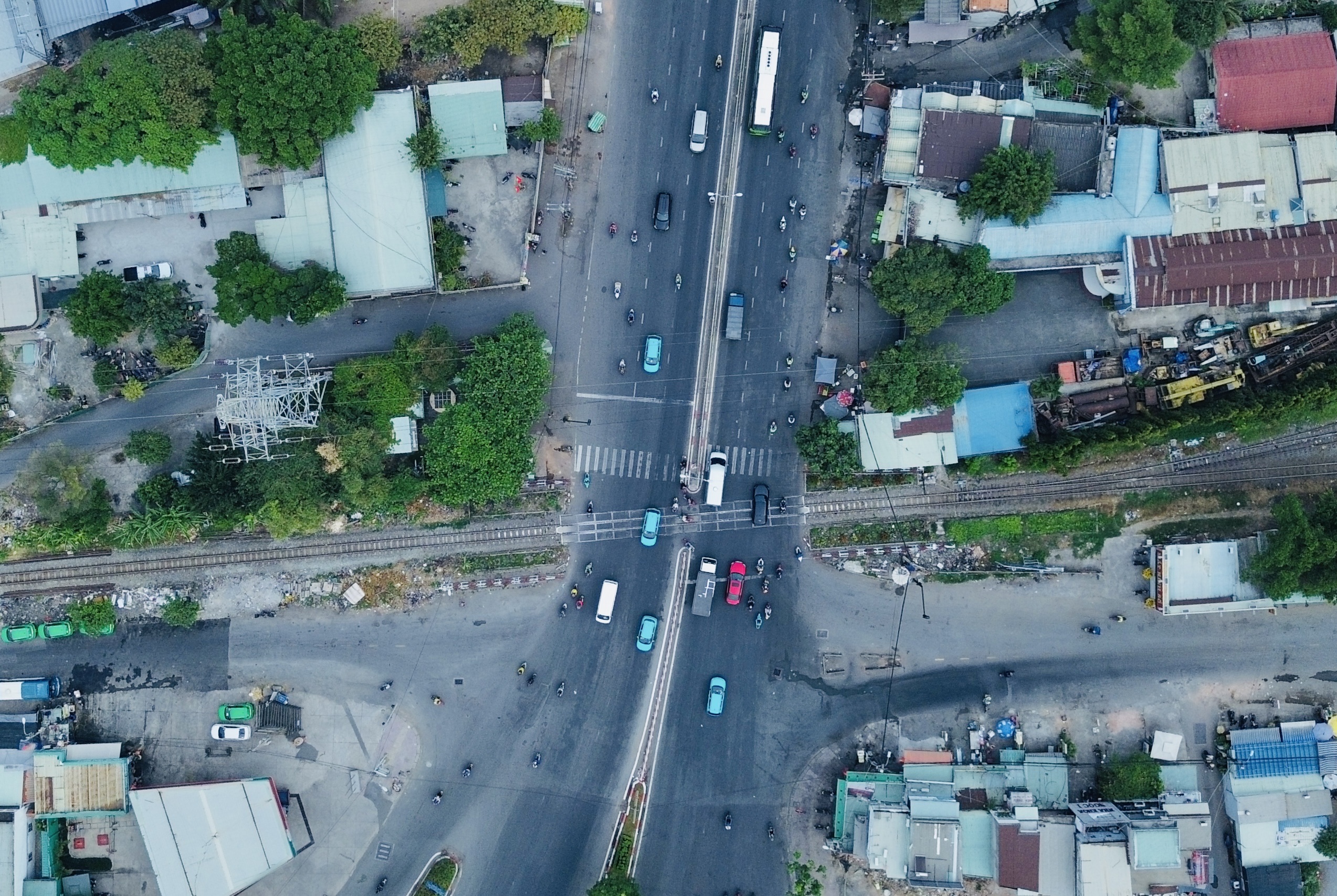 TP.HCM xử lý dứt điểm lối đi tự mở, bảo đảm an toàn đường sắt theo Nghị định 65/2018/NĐ-CP- Ảnh 1. TP.HCM xử lý dứt điểm lối đi tự mở, bảo đảm an toàn đường sắt theo Nghị định 65/2018/NĐ-CP- Ảnh 1.