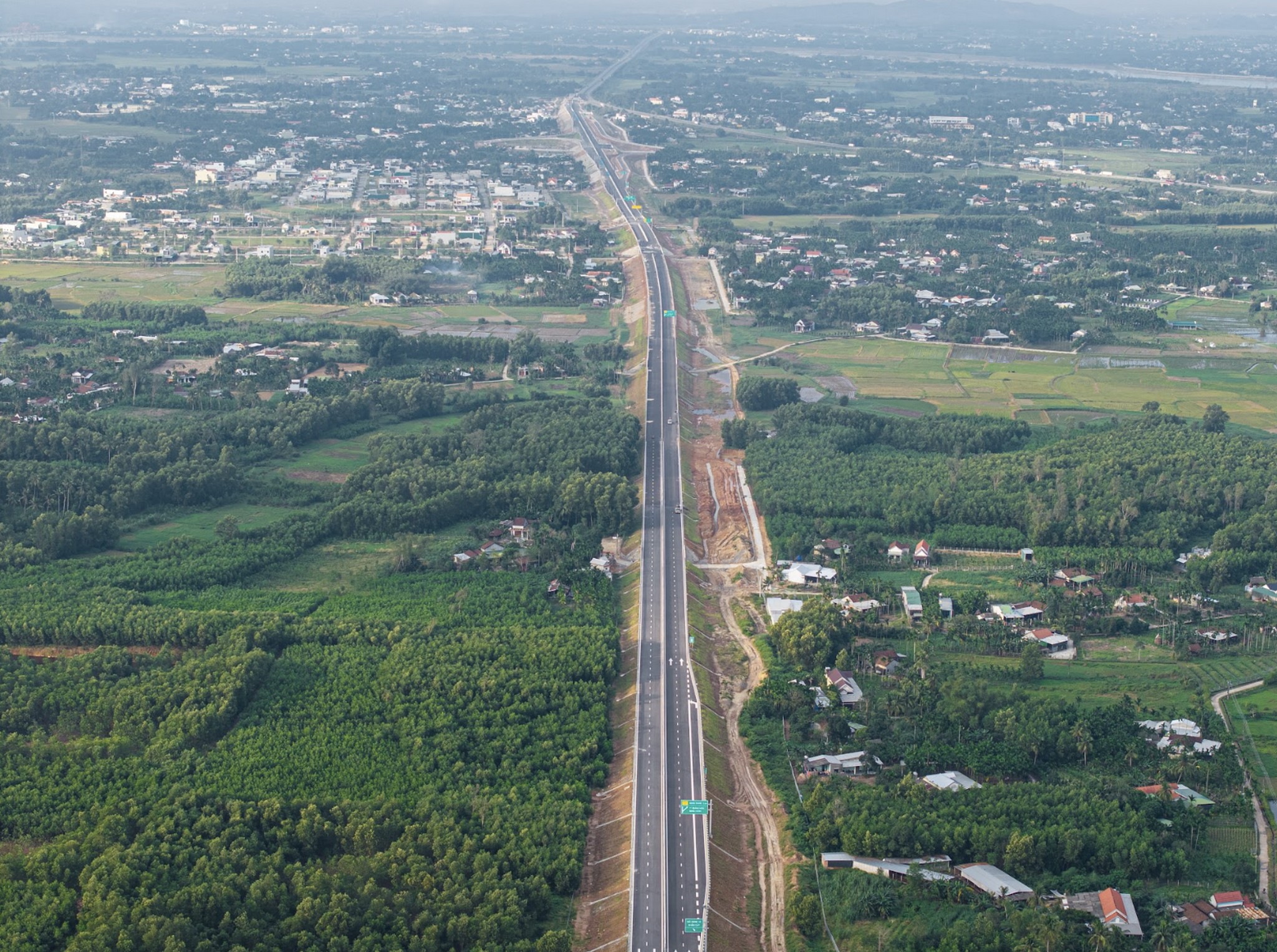 Cận cảnh 88km cao tốc qua Quảng Ngãi, Gia Lai sắp khánh thành- Ảnh 1. Cận cảnh 88km cao tốc qua Quảng Ngãi, Gia Lai sắp khánh thành- Ảnh 1.