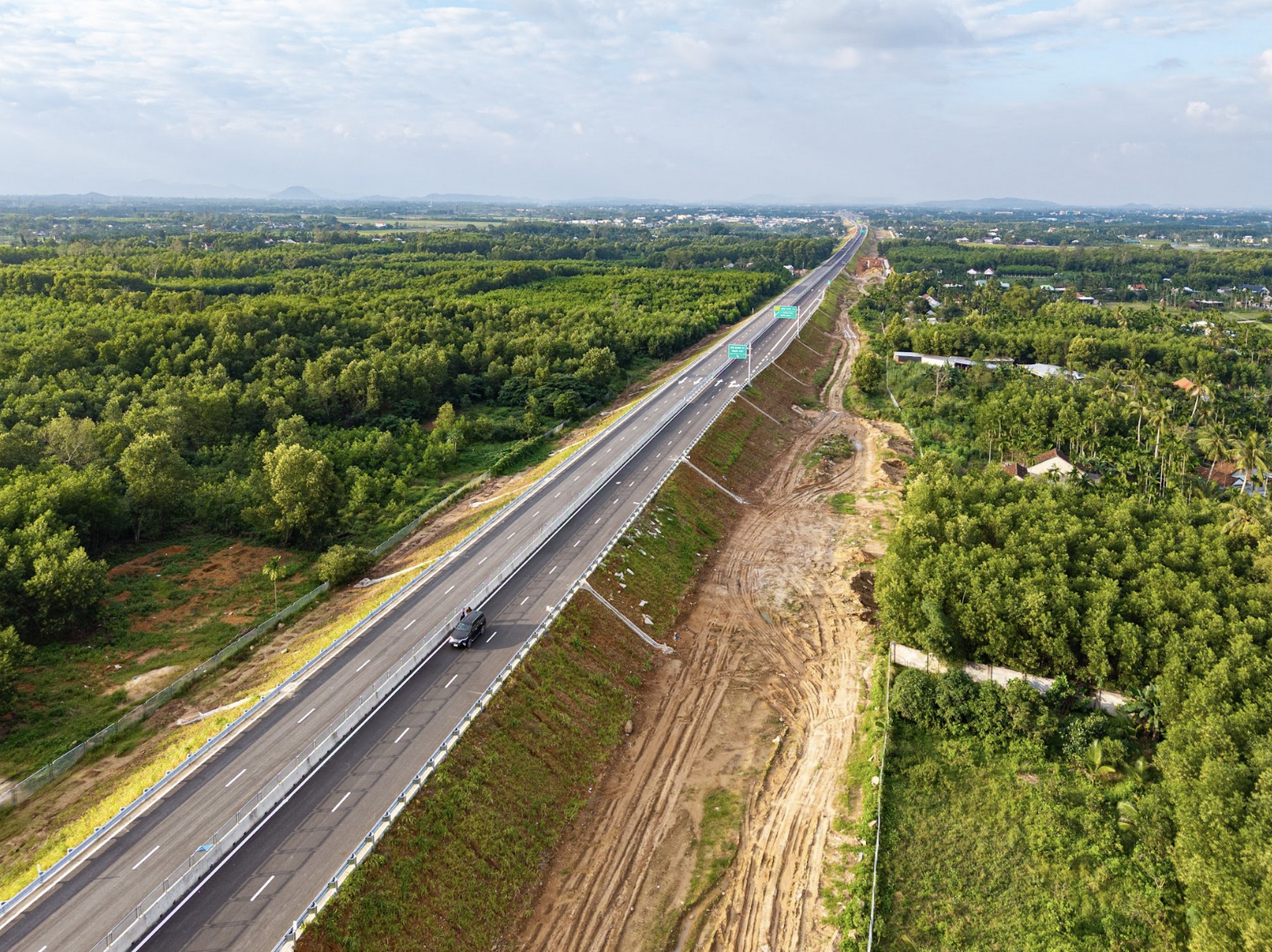 Cận cảnh 88km cao tốc qua Quảng Ngãi, Gia Lai sắp khánh thành- Ảnh 13. Cận cảnh 88km cao tốc qua Quảng Ngãi, Gia Lai sắp khánh thành- Ảnh 13.