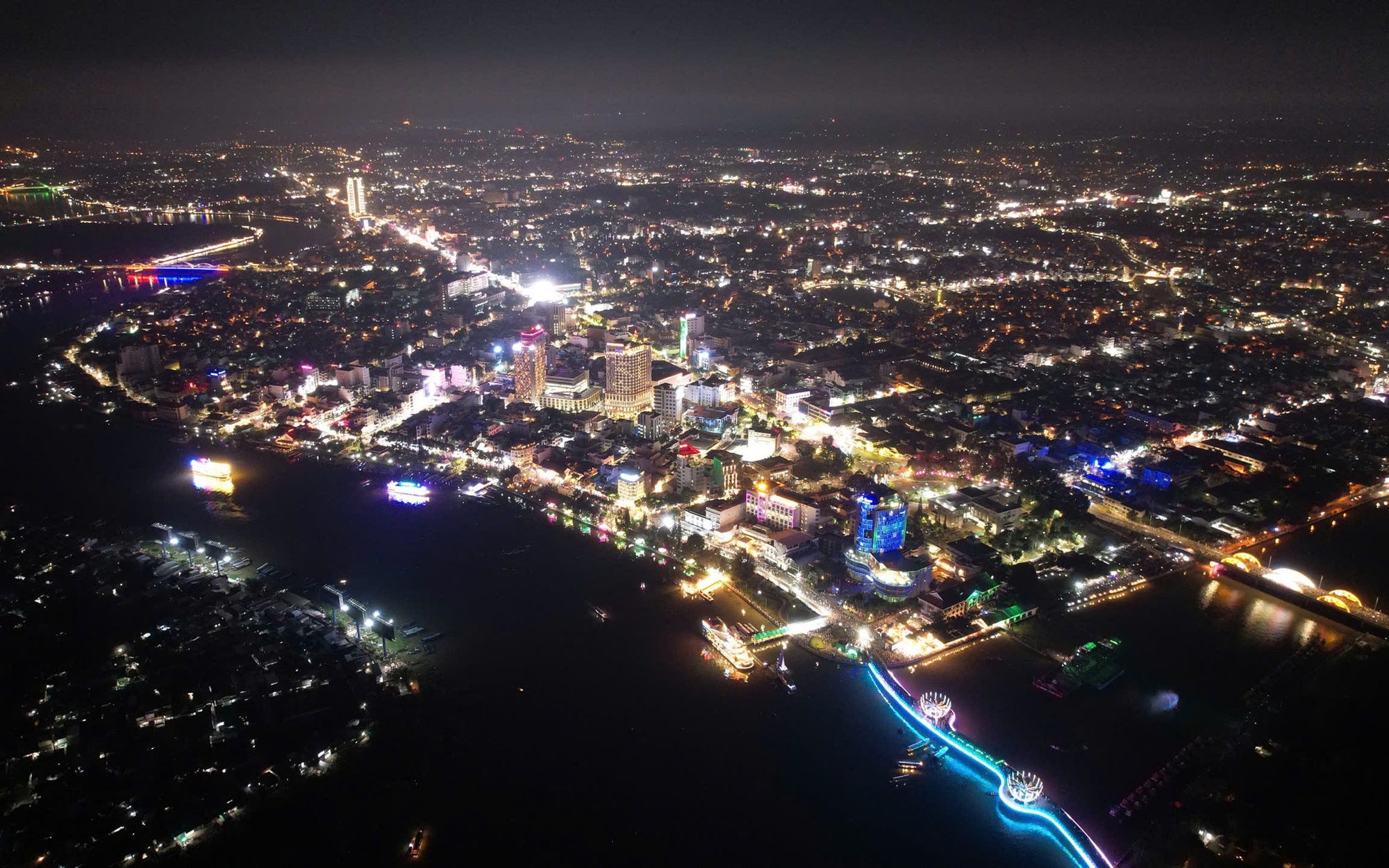 Cần Thơ hoàn chỉnh hồ sơ, thông qua điều chỉnh quy hoạch cuối tháng 12/2025- Ảnh 2. Cần Thơ điều chỉnh quy hoạch thành phố theo hướng nào?