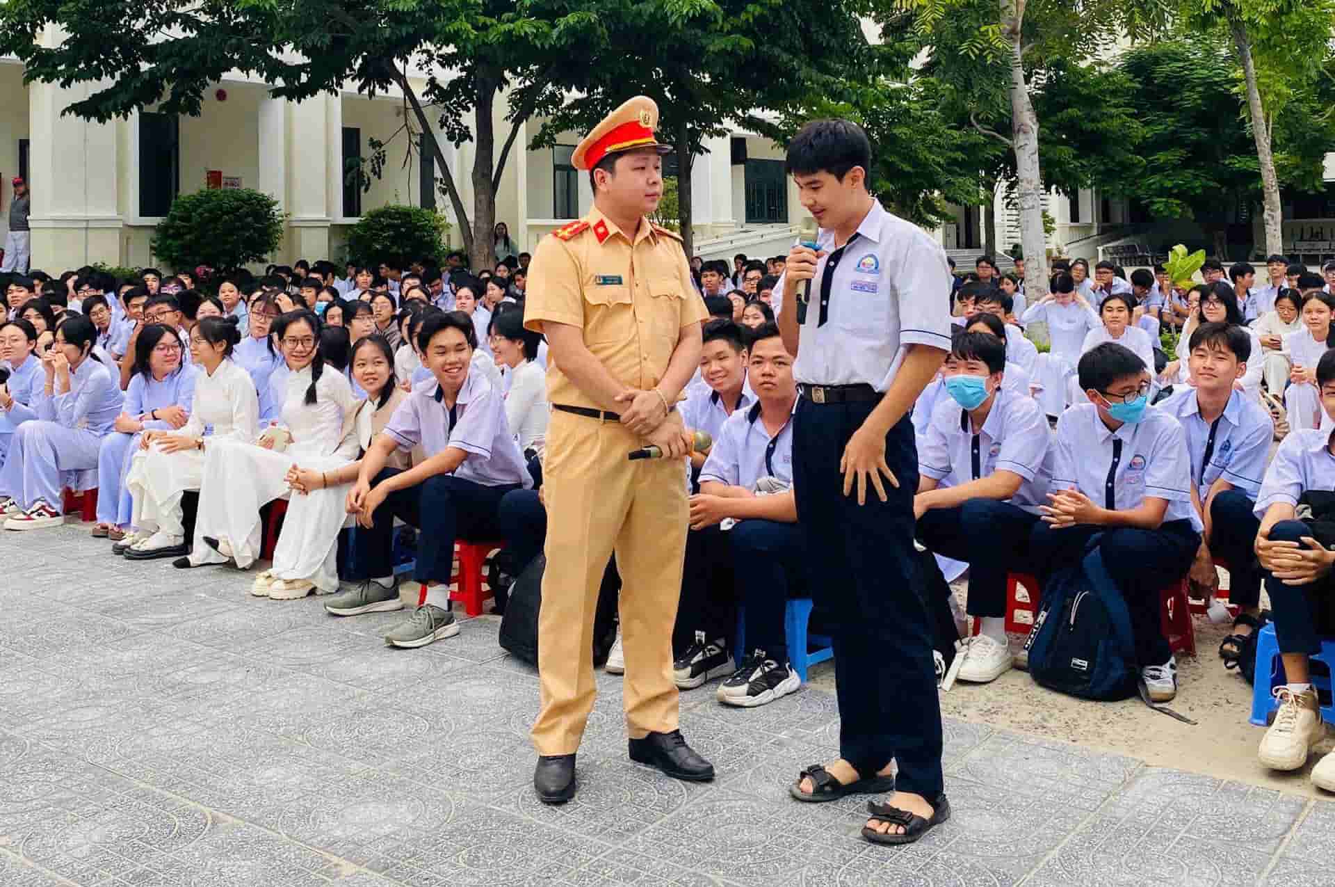 Khánh Hòa tăng cường siết chặt an toàn giao thông dịp cuối năm- Ảnh 2.
