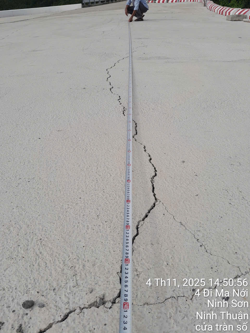 Cơ quan chức năng vào cuộc vụ đập hồ chứa Sông Than bị nứt mặt, thấm nước- Ảnh 2. Cơ quan chức năng vào cuộc vụ đập hồ chứa Sông Than bị nứt mặt, thấm nước- Ảnh 2.