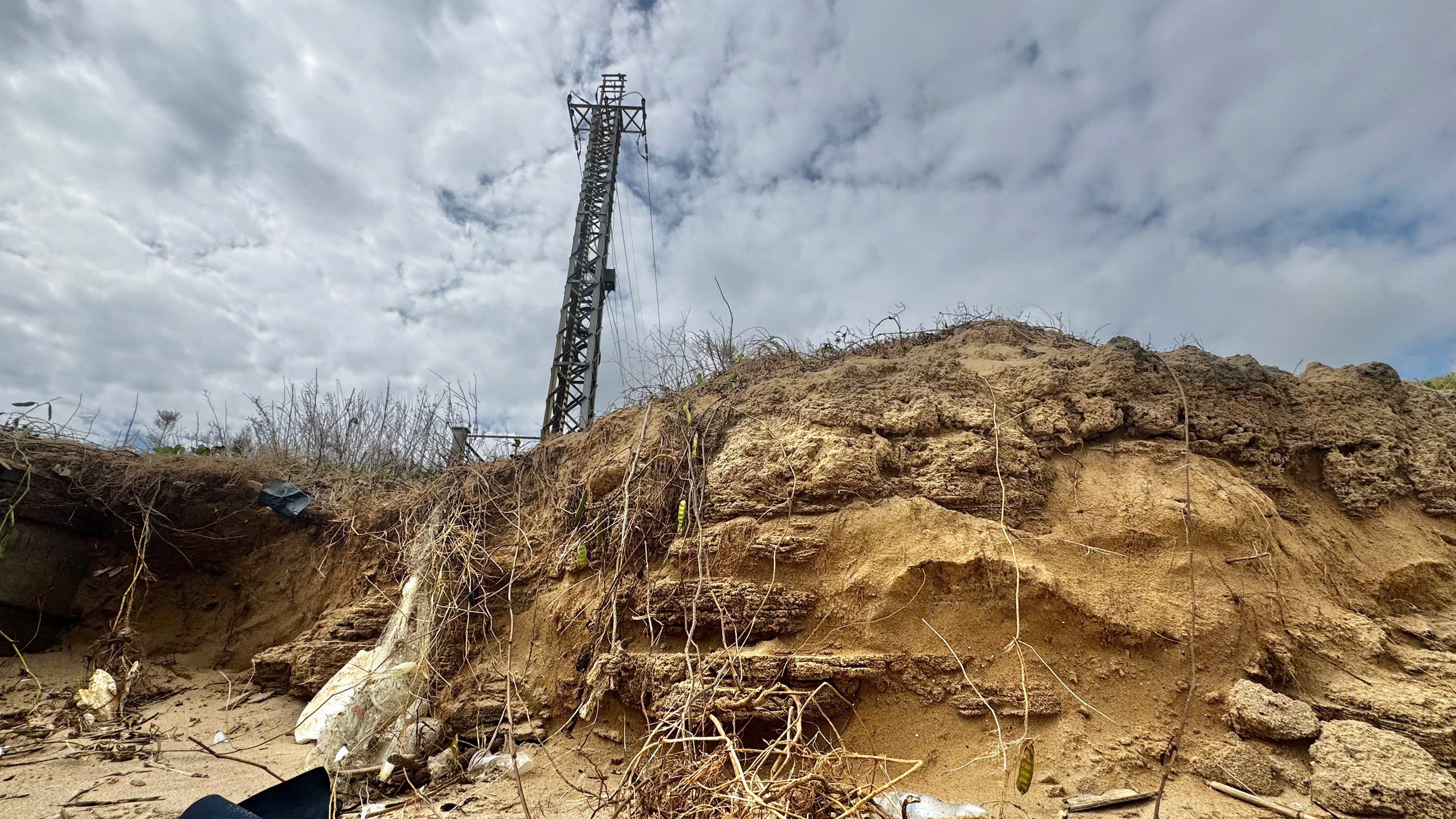 Khắc phục sự cố trồi cáp ngầm cấp điện cho đặc khu Lý Sơn- Ảnh 2. Khắc phục sự cố trồi cáp ngầm cấp điện cho đặc khu Lý Sơn- Ảnh 2.