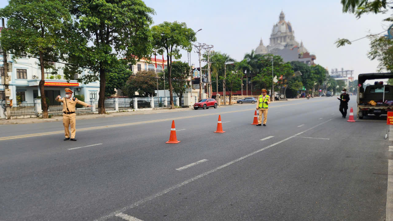 Phú Thọ: Tăng cường an toàn giao thông đường bộ, xử lý nghiêm vi phạm sau sáp nhập- Ảnh 1.