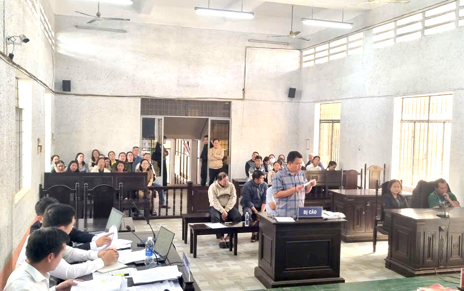 Đắk Lắk: Cựu Chủ tịch UBND thị trấn M’Đrắk bị tuyên phạt 10 năm tù vì lạm quyền- Ảnh 1. Đắk Lắk: Cựu Chủ tịch UBND thị trấn M’Đrắk bị tuyên phạt 10 năm tù vì lạm quyền- Ảnh 1.