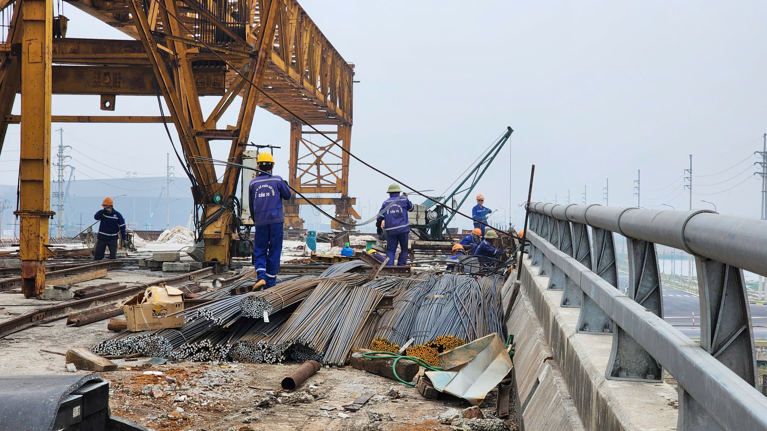 Bắc Ninh: Cầu vượt nối khu công nghiệp ở dự án đường nghìn tỷ đồng sắp về đích- Ảnh 14.