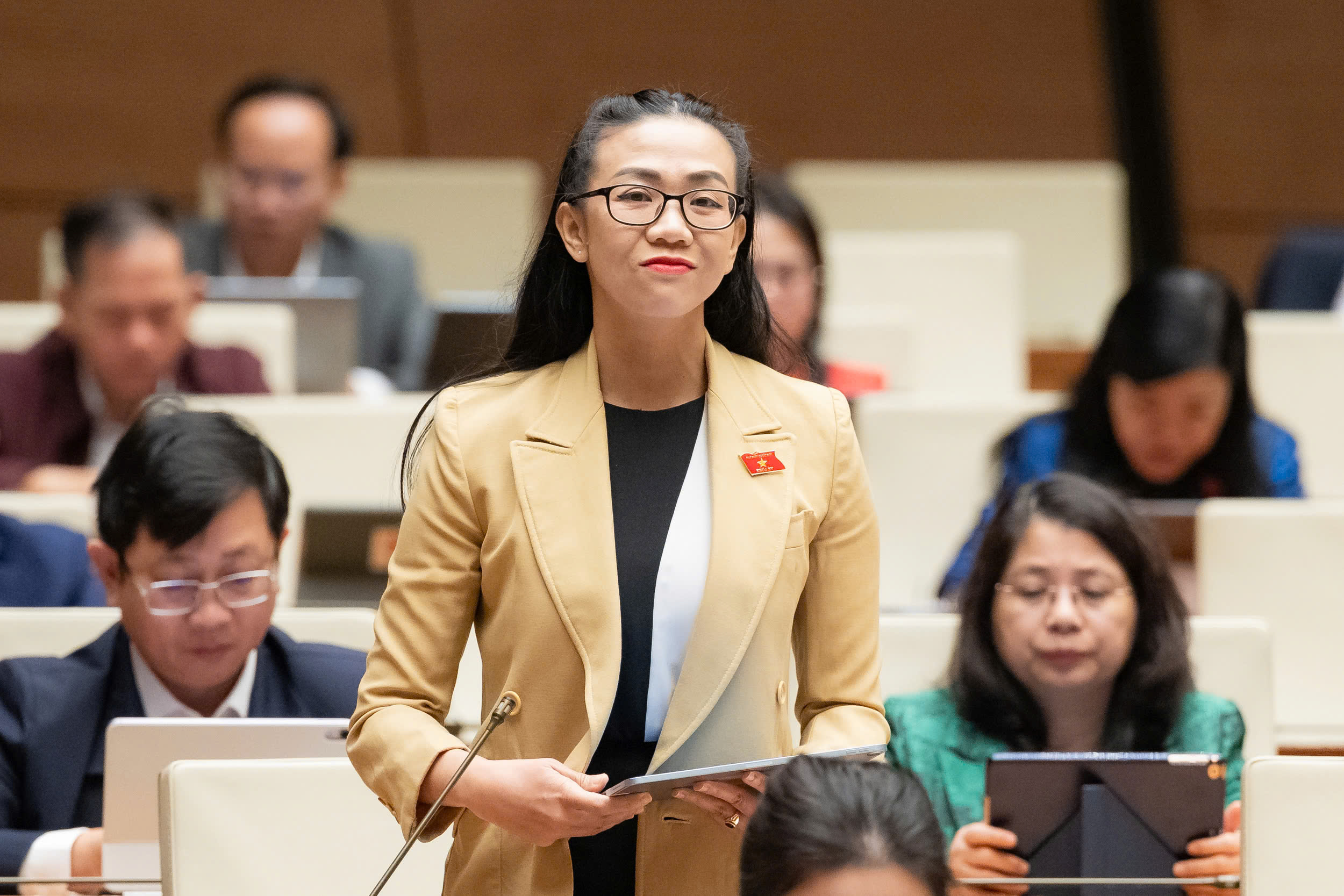 Những buổi tối không nghỉ, chuyến xe vừa đi vừa làm góp phần tạo nên kỷ lục kỳ họp thứ 10- Ảnh 4.