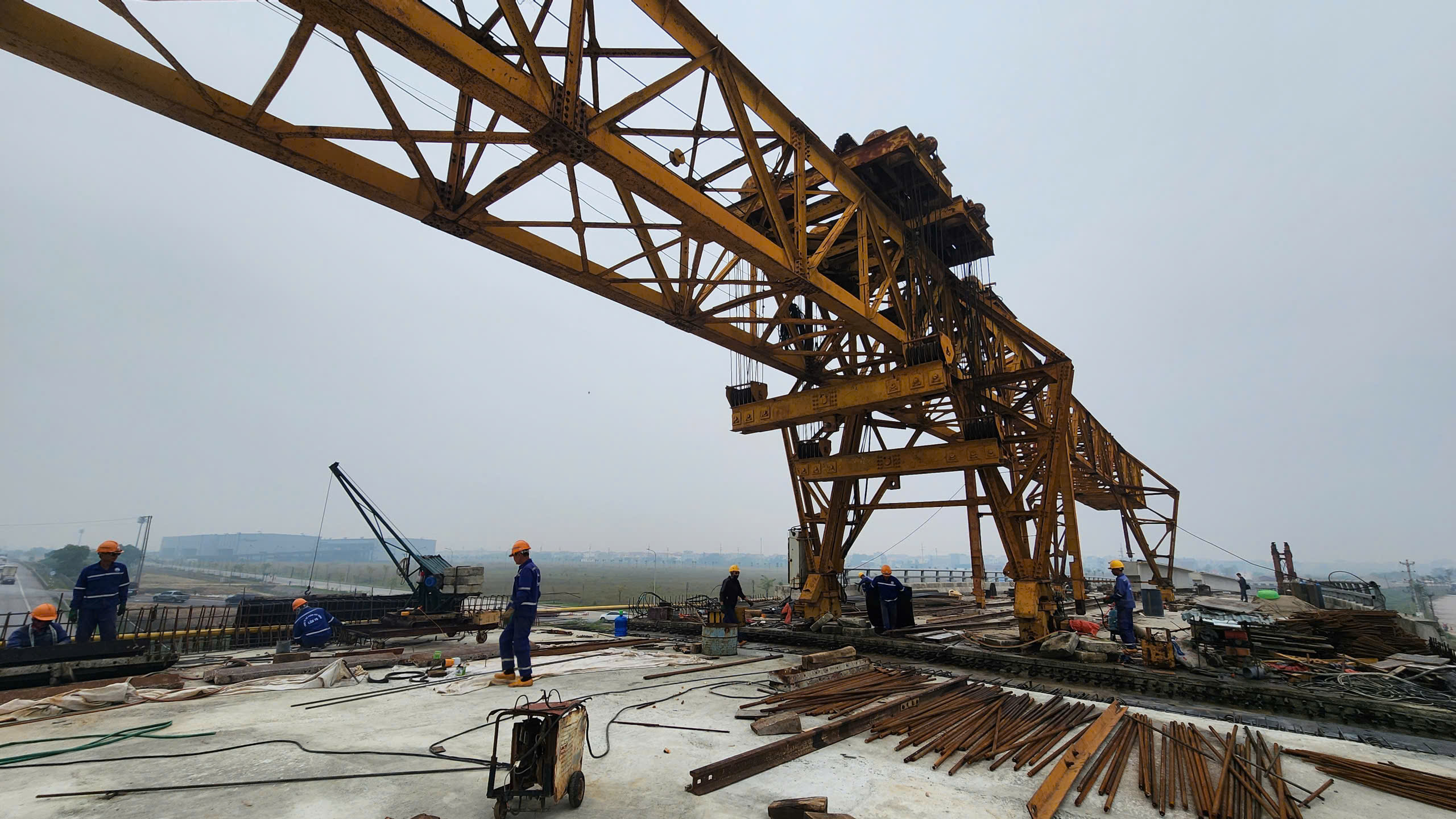 Bắc Ninh: Cầu vượt nối khu công nghiệp ở dự án đường nghìn tỷ đồng sắp về đích- Ảnh 17.