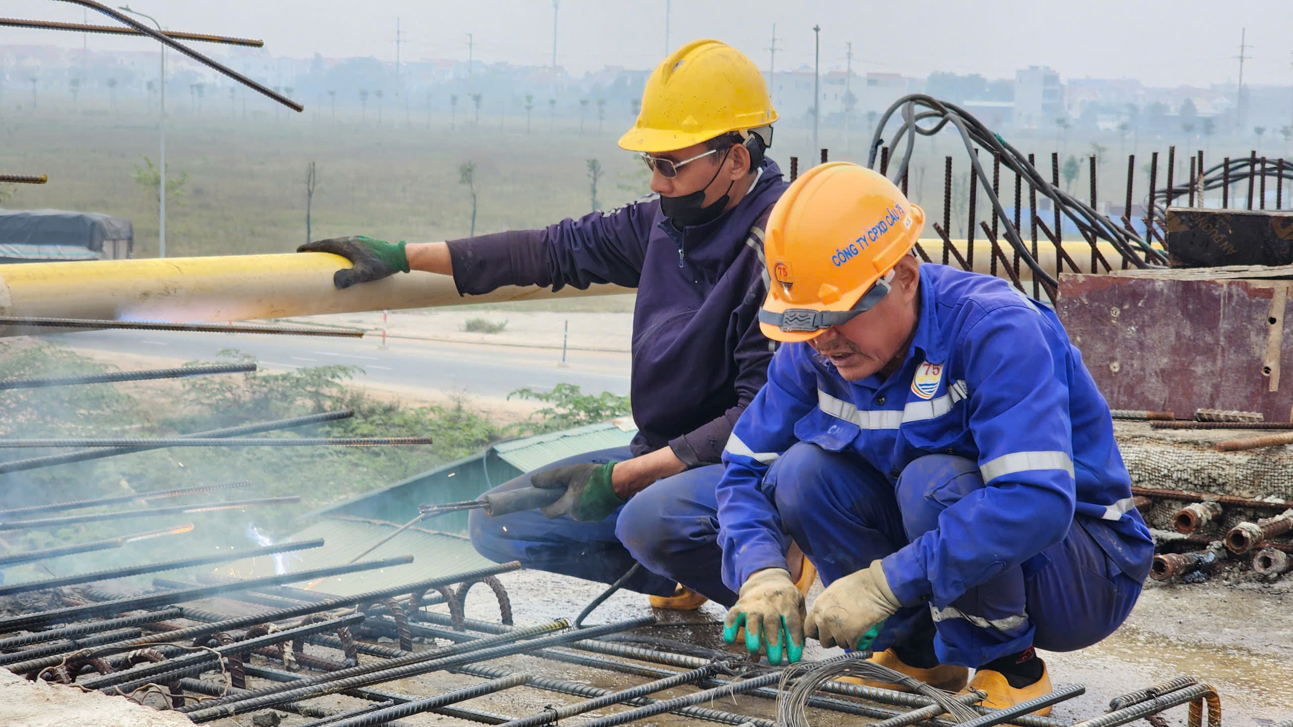 Bắc Ninh: Cầu vượt nối khu công nghiệp ở dự án đường nghìn tỷ đồng sắp về đích- Ảnh 2.
