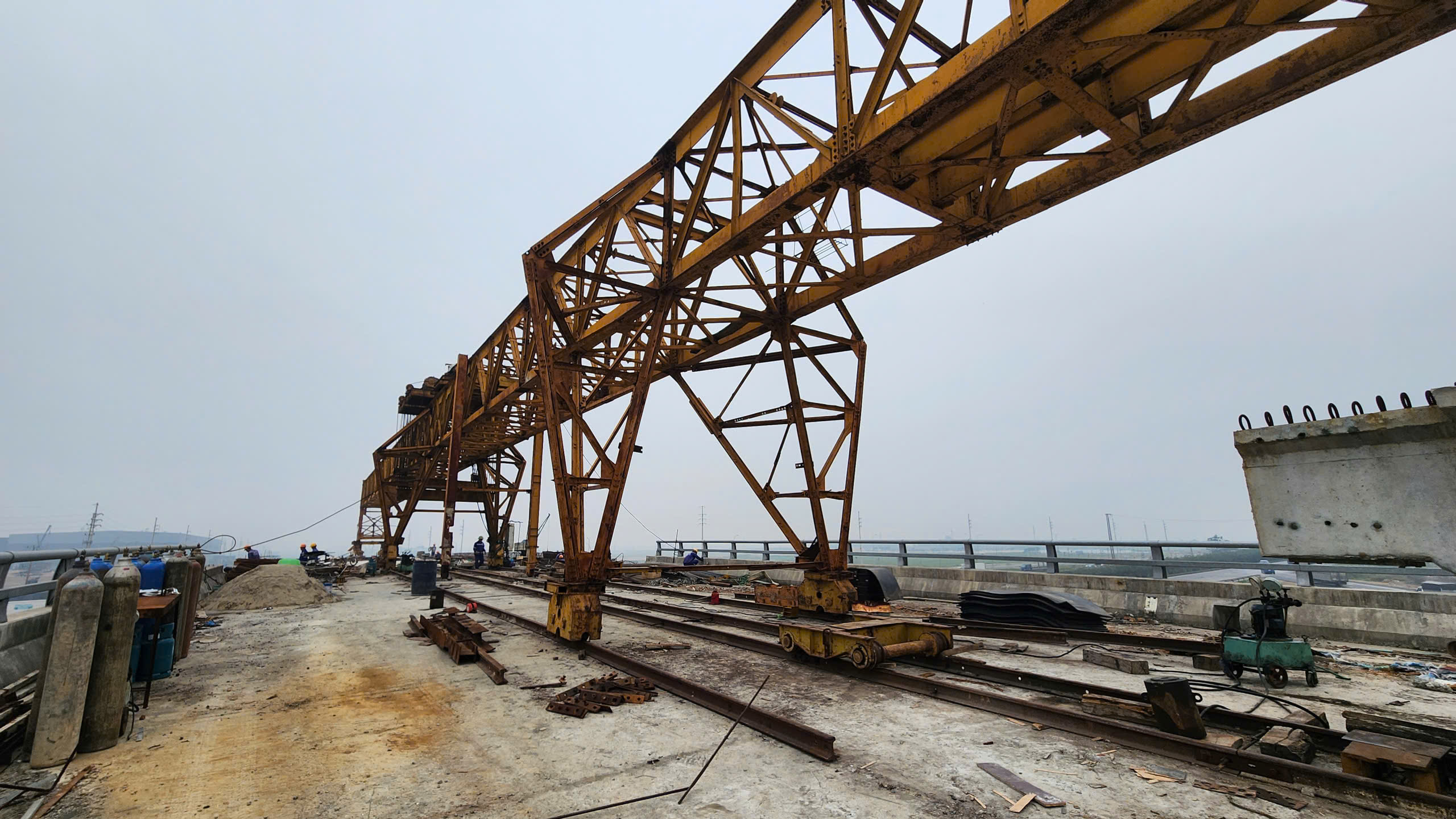 Bắc Ninh: Cầu vượt nối khu công nghiệp ở dự án đường nghìn tỷ đồng sắp về đích- Ảnh 4.