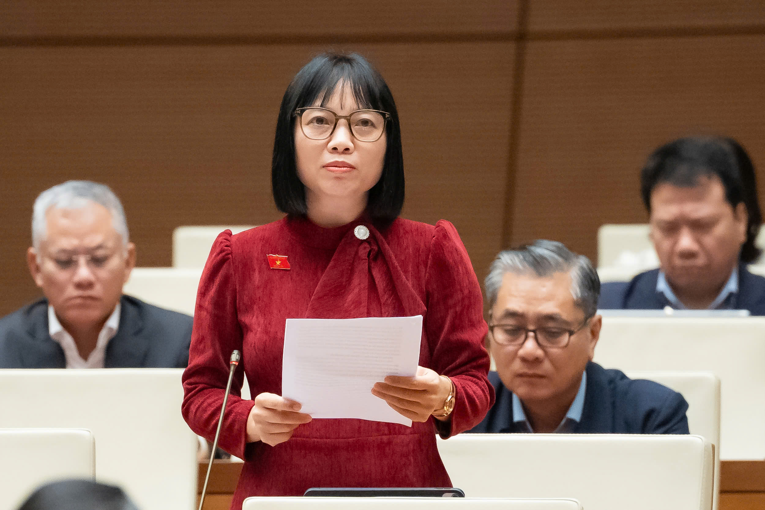 Những buổi tối không nghỉ, chuyến xe vừa đi vừa làm góp phần tạo nên kỷ lục kỳ họp thứ 10- Ảnh 2.