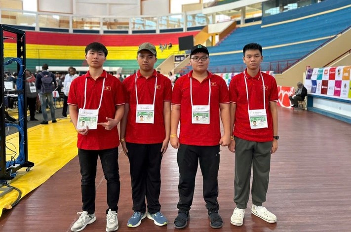 Tuyên dương 37 học sinh đoạt giải Olympic và khoa học quốc tế năm 2025- Ảnh 1. Tuyên dương 37 học sinh đoạt giải Olympic và khoa học quốc tế năm 2025- Ảnh 1.