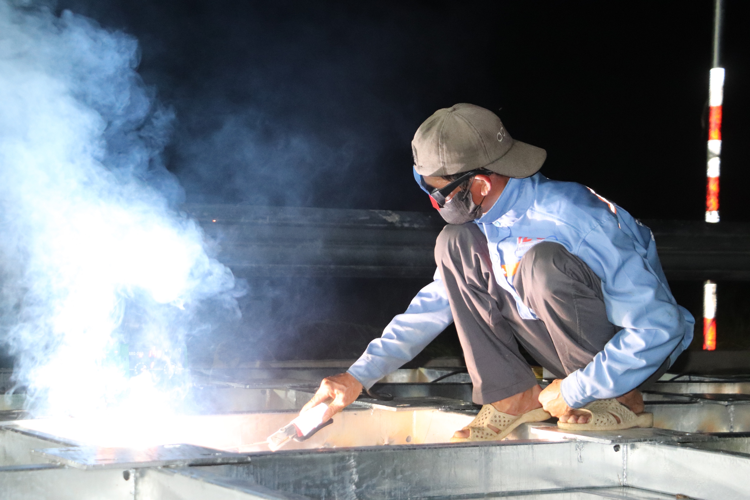 Ấm lòng công nhân trên công trường cao tốc Cần Thơ - Cà Mau những ngày đêm nước rút- Ảnh 2. Ấm lòng công nhân trên công trường cao tốc Cần Thơ - Cà Mau những ngày đêm nước rút- Ảnh 2.