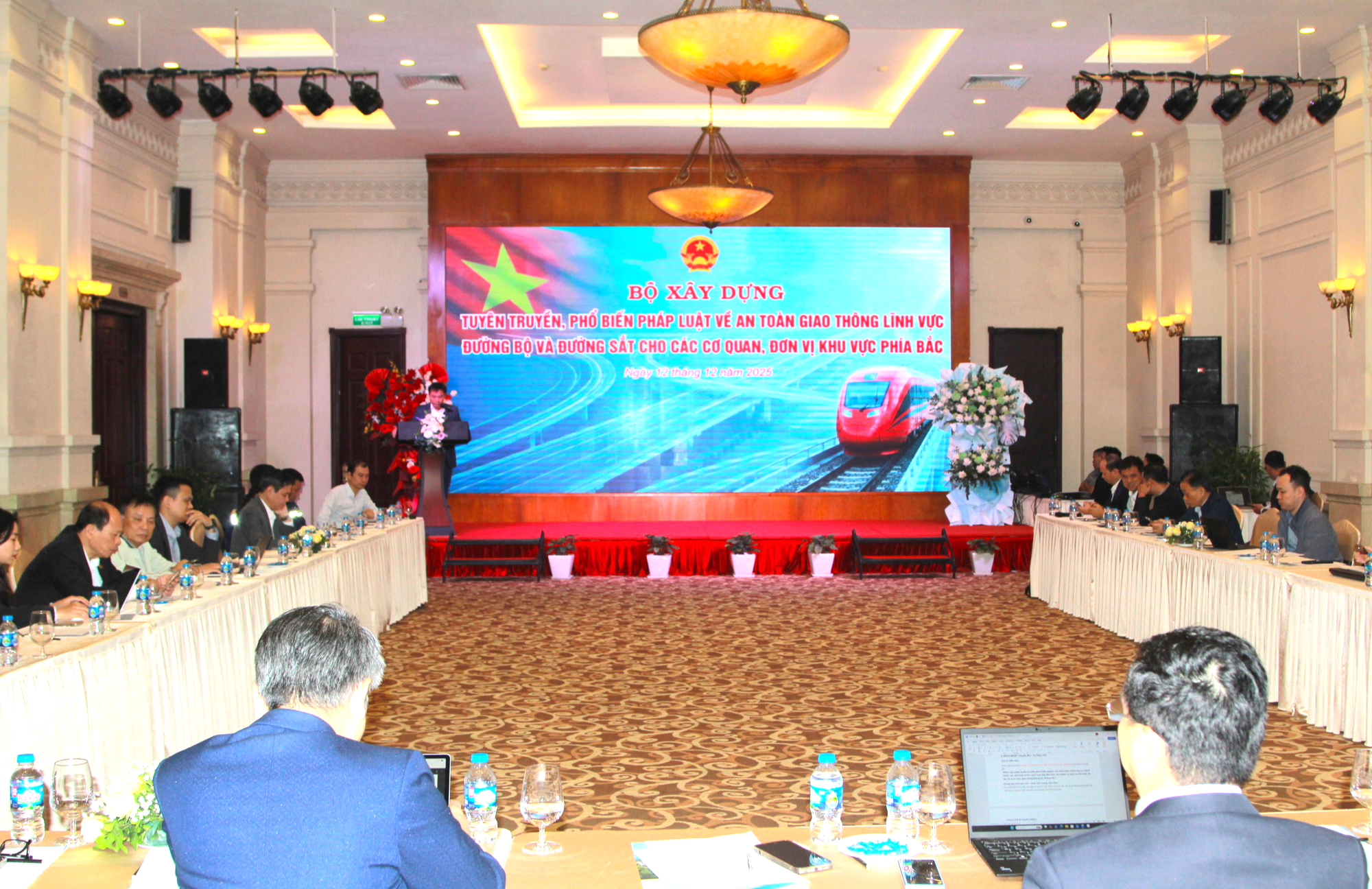 Nâng cao công tác đảm bảo trật tự an toàn giao thông đường bộ và đường sắt- Ảnh 2.