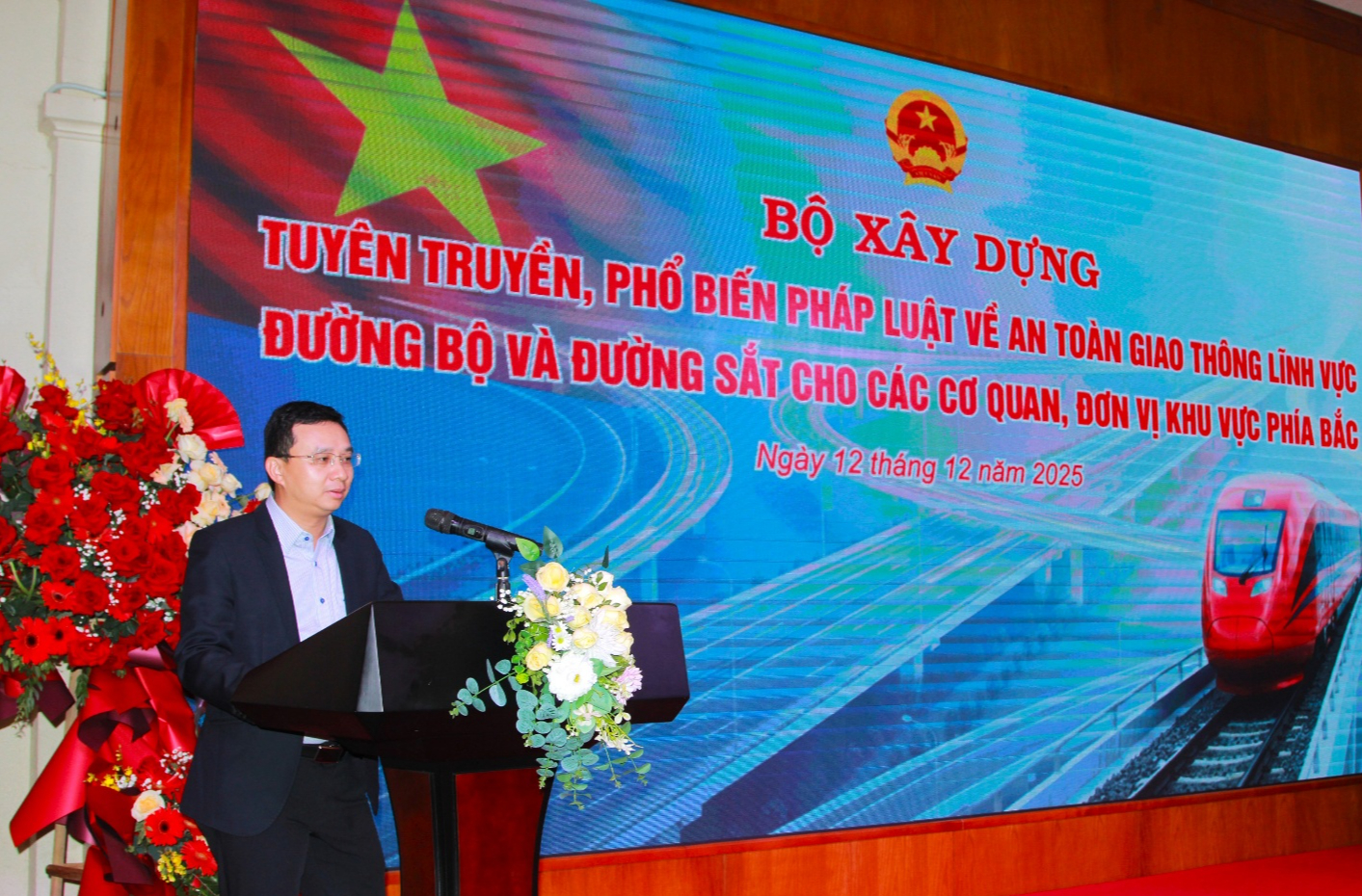 Nâng cao công tác đảm bảo trật tự an toàn giao thông đường bộ và đường sắt- Ảnh 1.