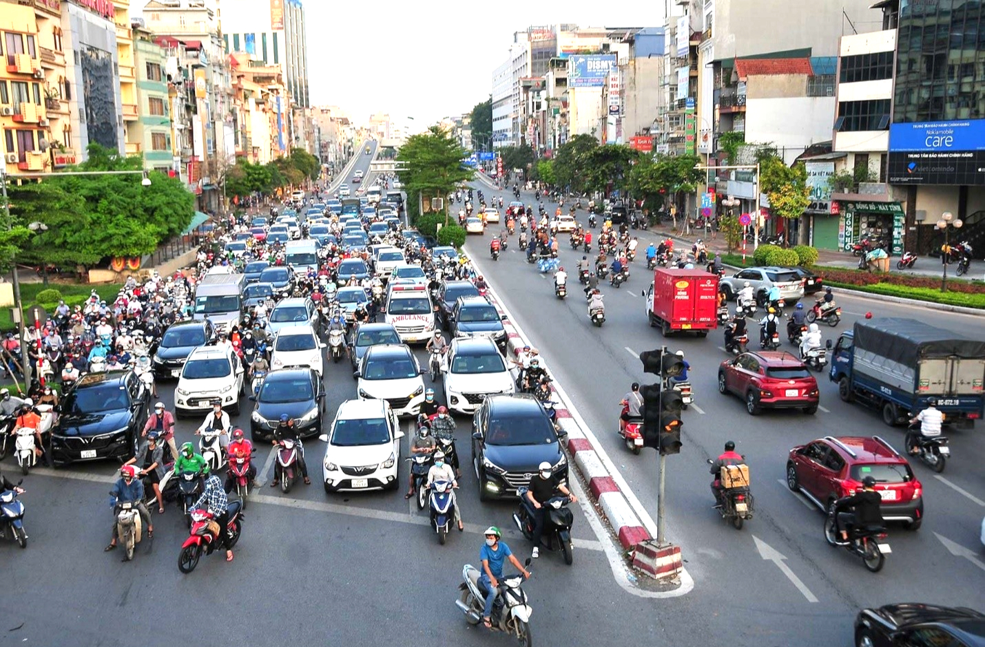 Nâng cao công tác đảm bảo trật tự an toàn giao thông đường bộ và đường sắt- Ảnh 4.