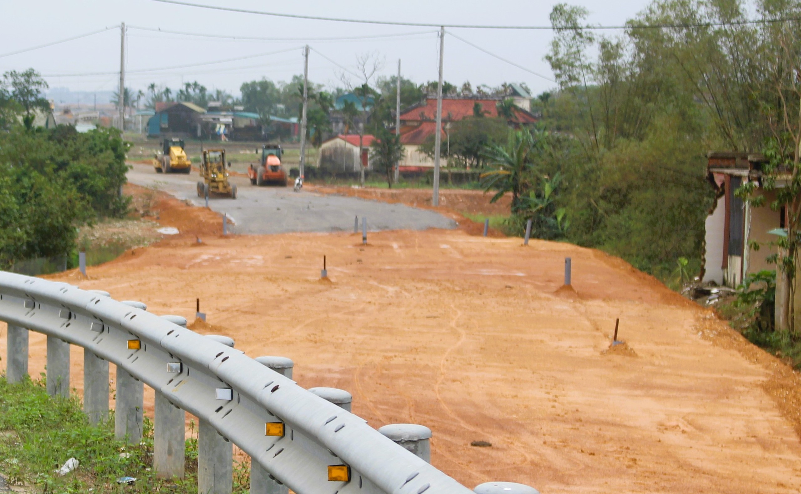 Quảng Trị đốc thúc tiến độ và giải ngân vốn các dự án được kéo dài đến hết tháng 12- Ảnh 2. Quảng Trị đốc thúc tiến độ và giải ngân vốn các dự án được kéo dài đến hết tháng 12- Ảnh 2.