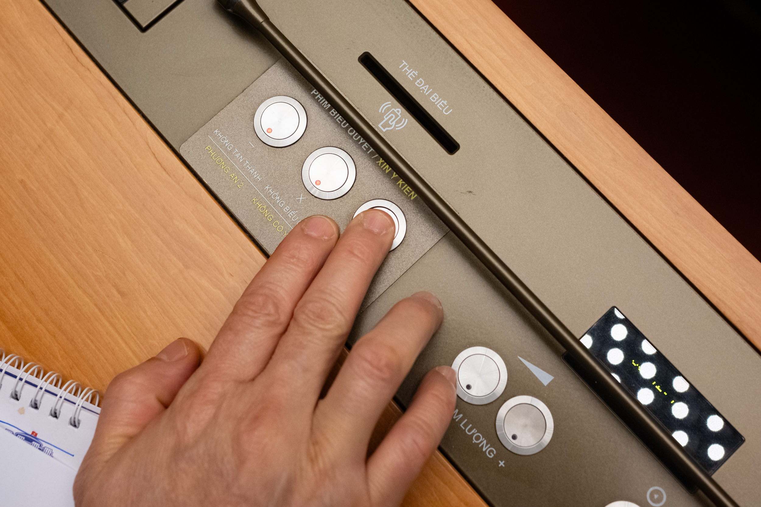 Những buổi tối không nghỉ, chuyến xe vừa đi vừa làm góp phần tạo nên kỷ lục kỳ họp thứ 10- Ảnh 5.