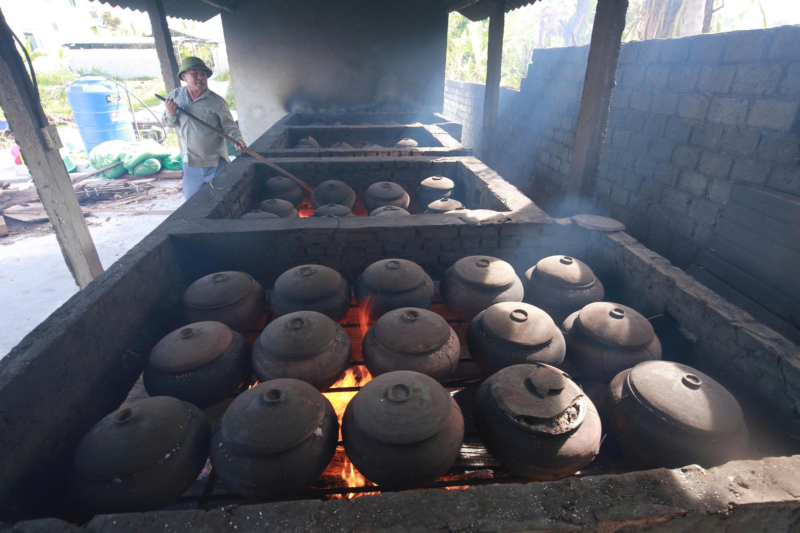 Hành trình biến những hạt muối thô thành "hạt ngọc mặn của trời"- Ảnh 4. Hành trình biến những hạt muối thô thành "hạt ngọc mặn của trời"- Ảnh 4.