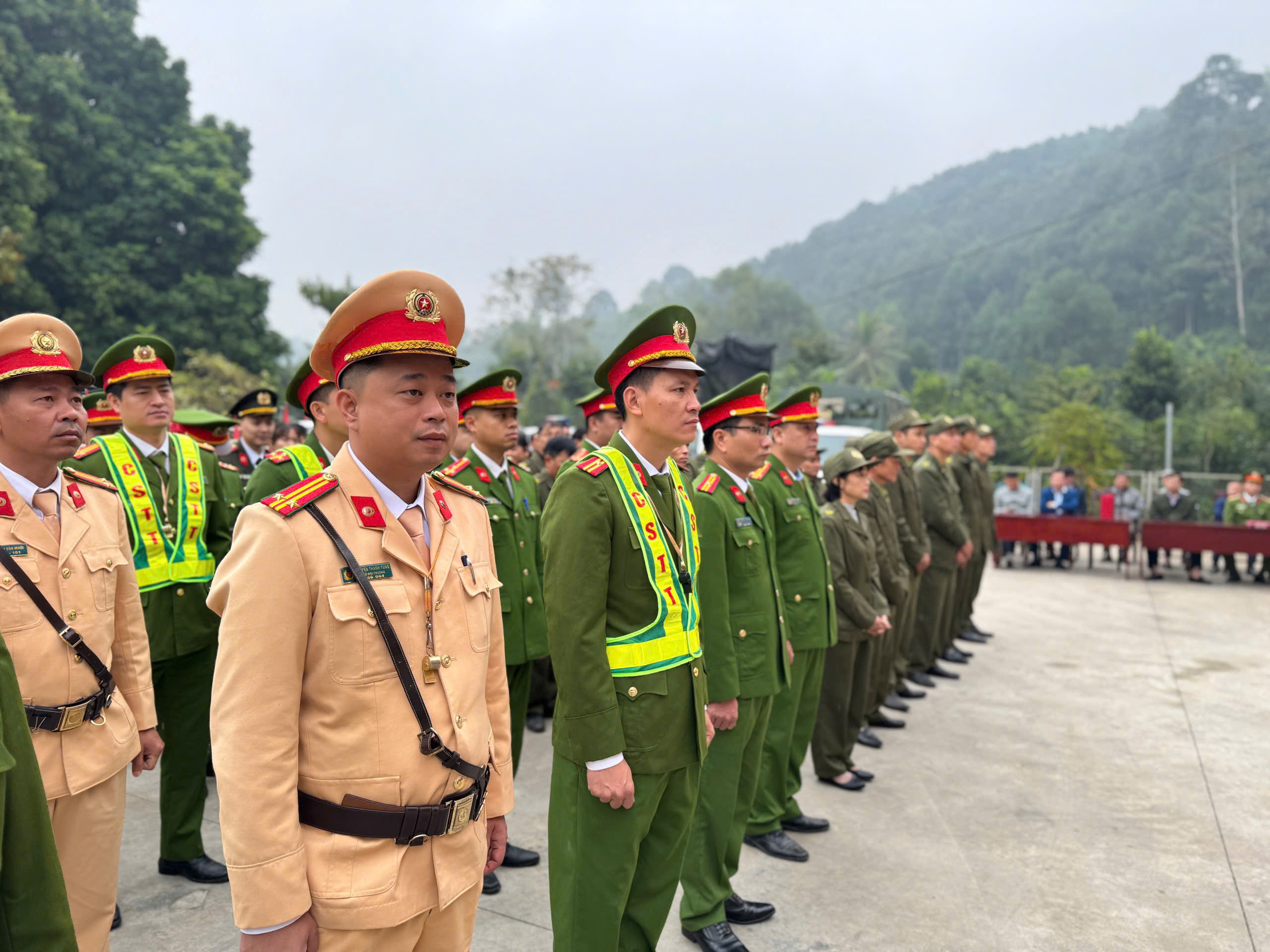 Gần 1.000 cán bộ, chiến sĩ công an tỉnh Lào Cai ra quân đợt cao điểm trấn áp tội phạm- Ảnh 13.