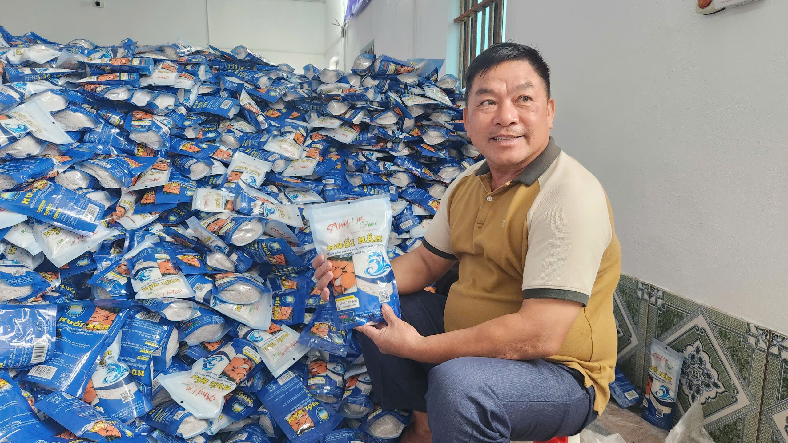 Hành trình biến những hạt muối thô thành "hạt ngọc mặn của trời"- Ảnh 5. Hành trình biến những hạt muối thô thành "hạt ngọc mặn của trời"- Ảnh 5.