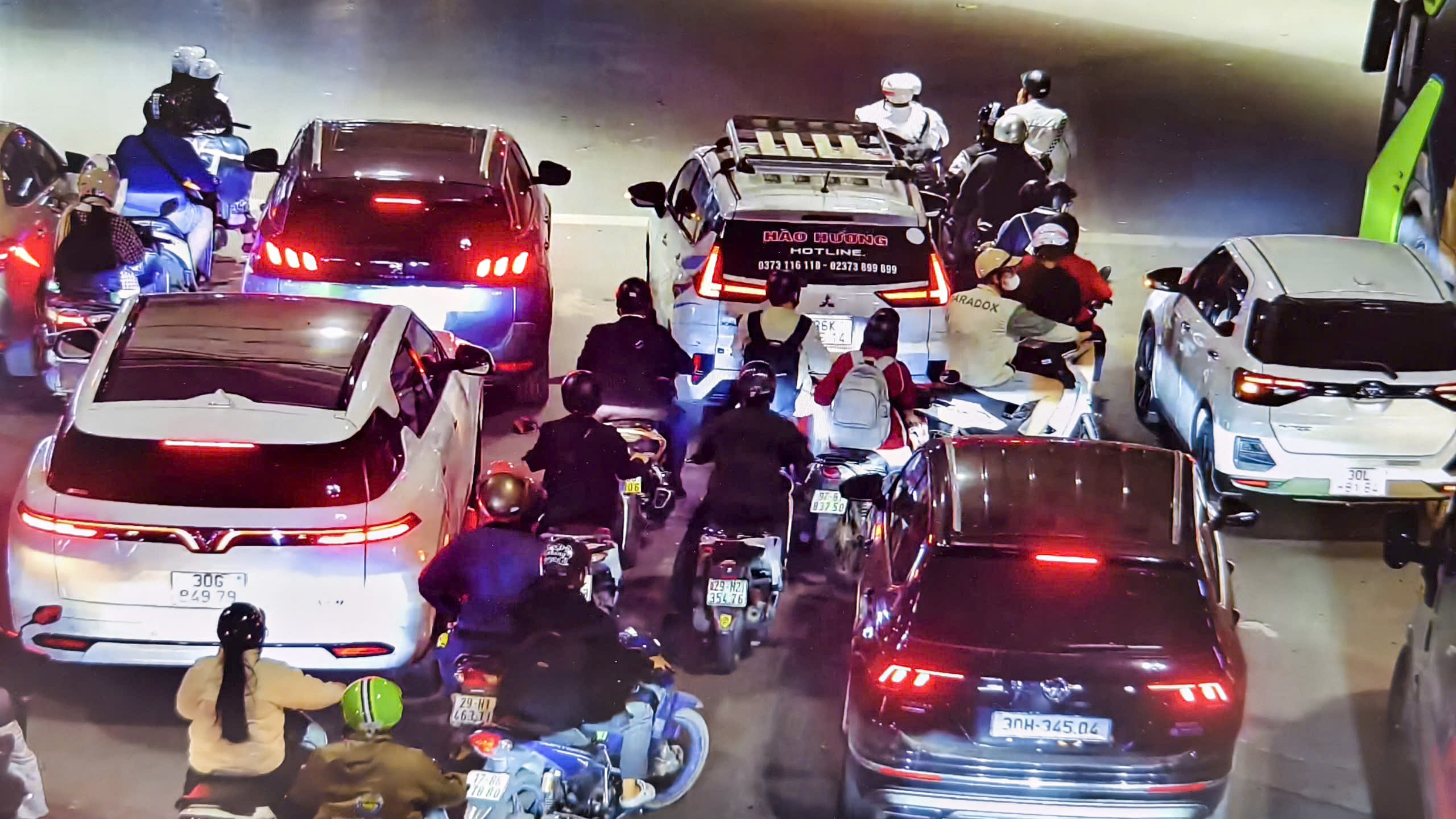 Bên trong trung tâm đầu não điều khiển hơn 1.830 camera AI ở Hà Nội- Ảnh 5. Bên trong trung tâm đầu não điều khiển hơn 1.830 camera AI ở Hà Nội- Ảnh 5.