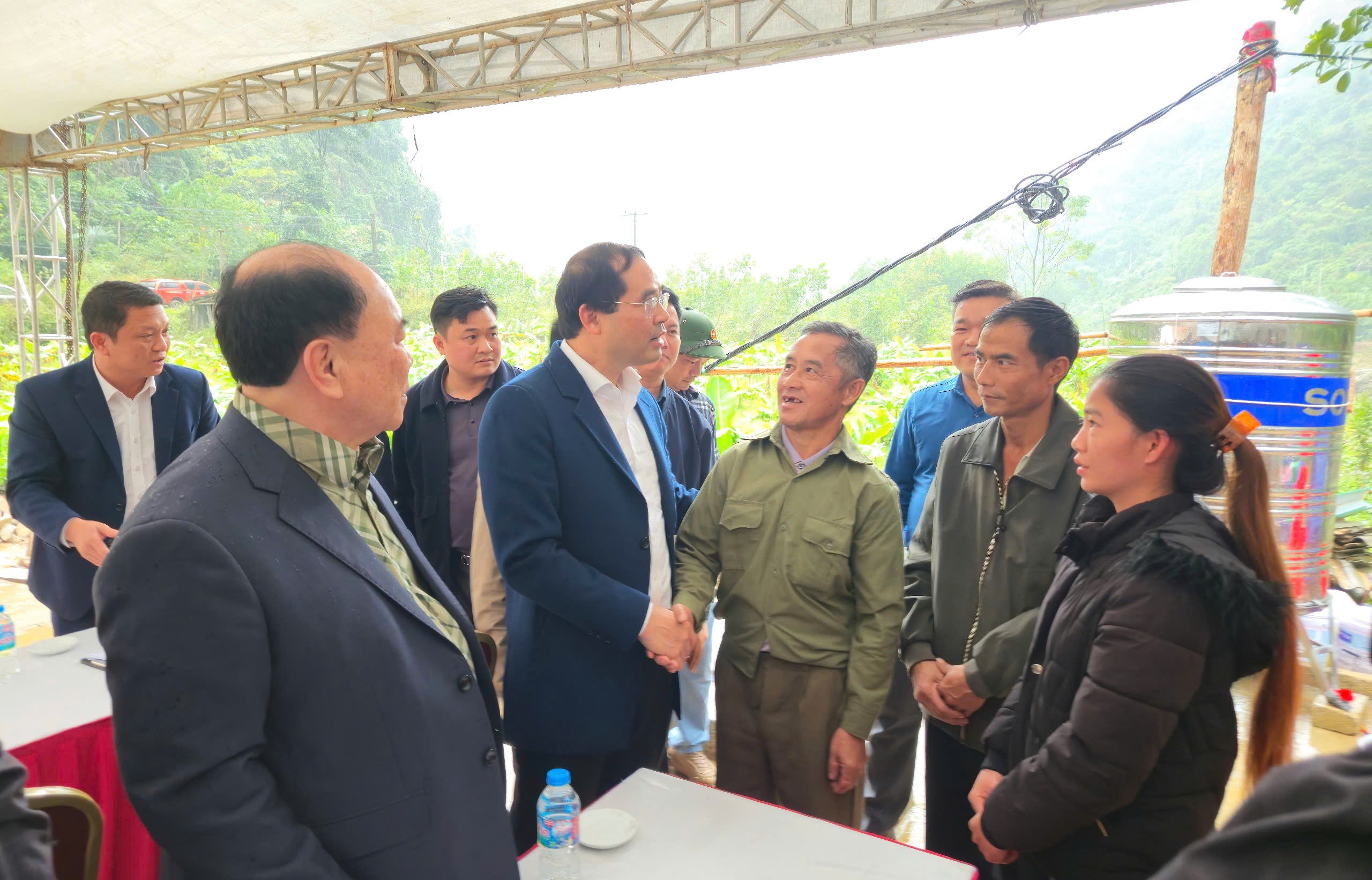 Thần tốc bàn giao nhà "chìa khoá trao tay" cho 3 hộ người Mông sau lũ ở Thái Nguyên- Ảnh 9. Thần tốc bàn giao nhà "chìa khoá trao tay" cho 3 hộ người Mông sau lũ ở Thái Nguyên- Ảnh 9.