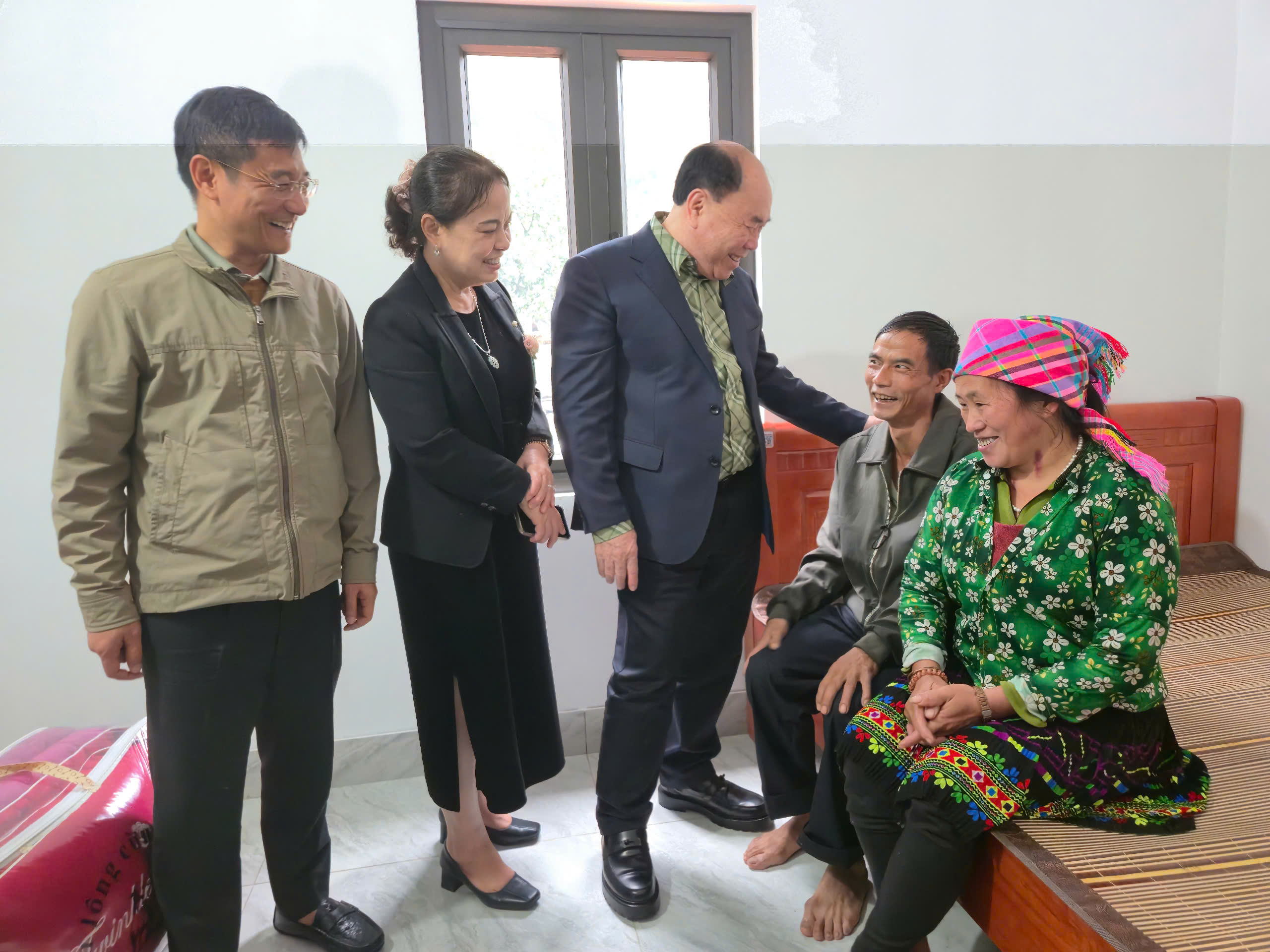 Thần tốc bàn giao nhà "chìa khoá trao tay" cho 3 hộ người Mông sau lũ ở Thái Nguyên- Ảnh 10. Thần tốc bàn giao nhà "chìa khoá trao tay" cho 3 hộ người Mông sau lũ ở Thái Nguyên- Ảnh 10.