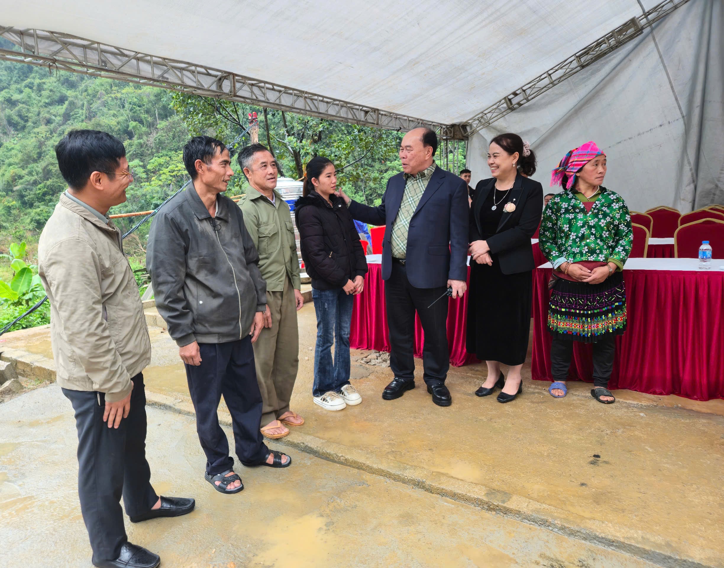 Thần tốc bàn giao nhà "chìa khoá trao tay" cho 3 hộ người Mông sau lũ ở Thái Nguyên- Ảnh 11. Thần tốc bàn giao nhà "chìa khoá trao tay" cho 3 hộ người Mông sau lũ ở Thái Nguyên- Ảnh 11.