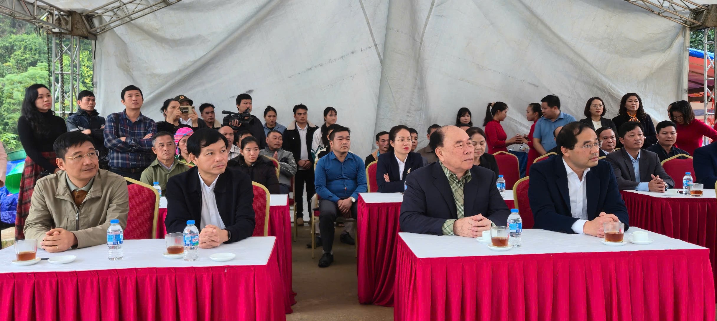 Thần tốc bàn giao nhà "chìa khoá trao tay" cho 3 hộ người Mông sau lũ ở Thái Nguyên- Ảnh 14. Thần tốc bàn giao nhà "chìa khoá trao tay" cho 3 hộ người Mông sau lũ ở Thái Nguyên- Ảnh 14.