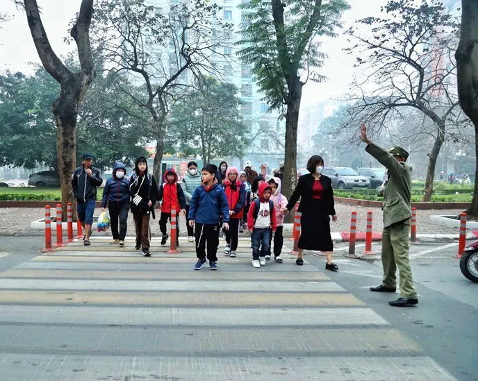 Hình thành “vùng an toàn” cho học sinh tới trường- Ảnh 1. Hình thành “vùng an toàn” cho học sinh tới trường- Ảnh 1.