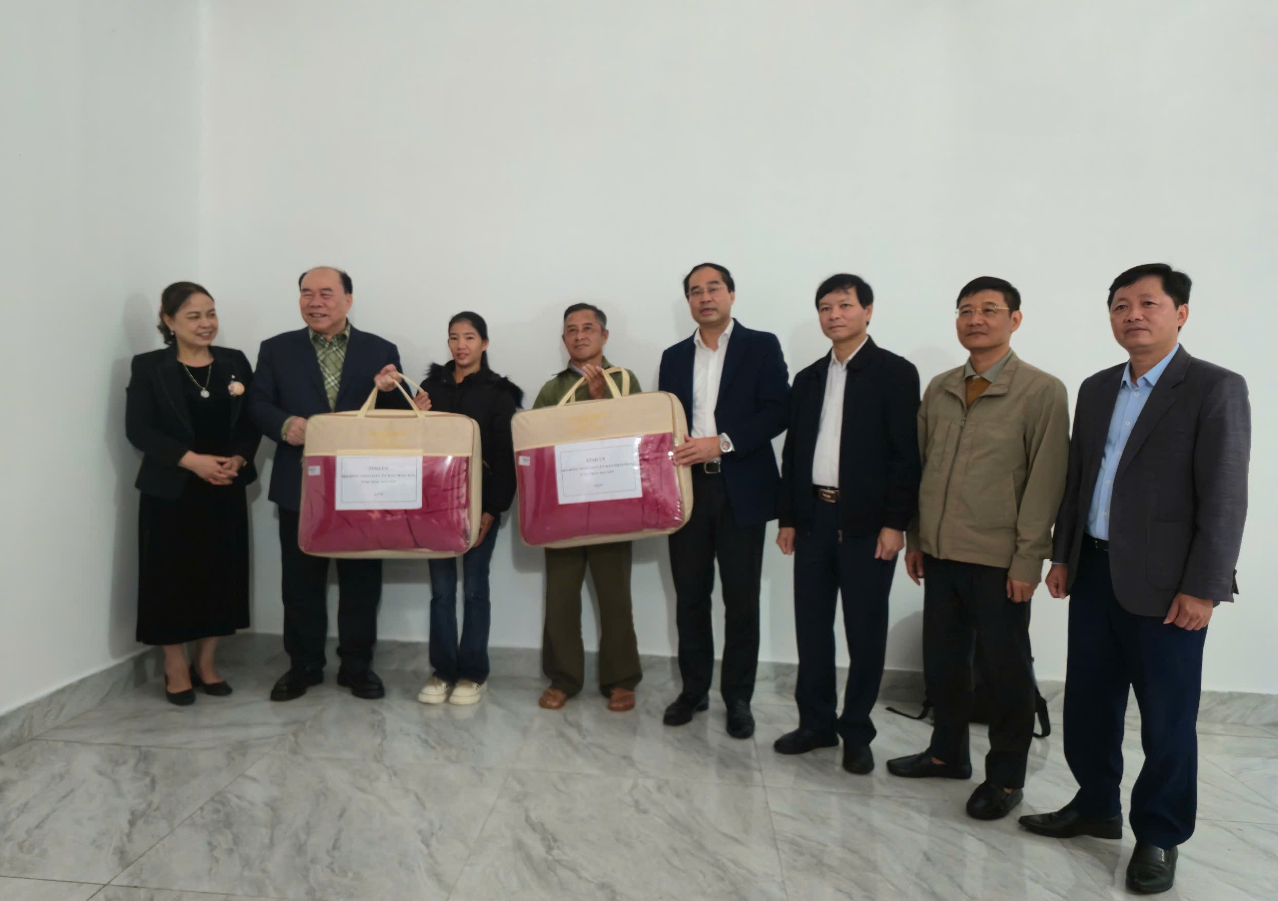 Thần tốc bàn giao nhà "chìa khoá trao tay" cho 3 hộ người Mông sau lũ ở Thái Nguyên- Ảnh 6. Thần tốc bàn giao nhà "chìa khoá trao tay" cho 3 hộ người Mông sau lũ ở Thái Nguyên- Ảnh 6.