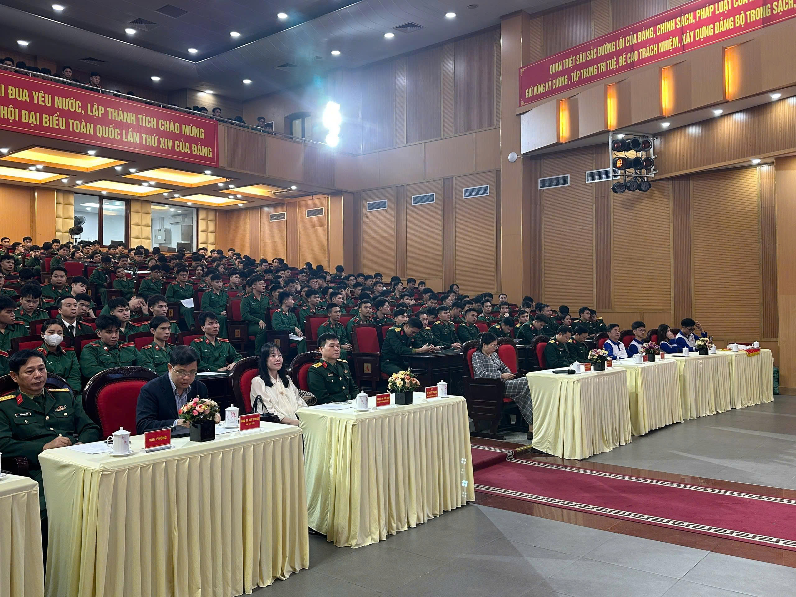 Hà Nội tuyên truyền ATGT cho 500 sinh viên Học viện Quân y- Ảnh 1. Hà Nội tuyên truyền ATGT cho 500 sinh viên Học viện Quân y- Ảnh 1.