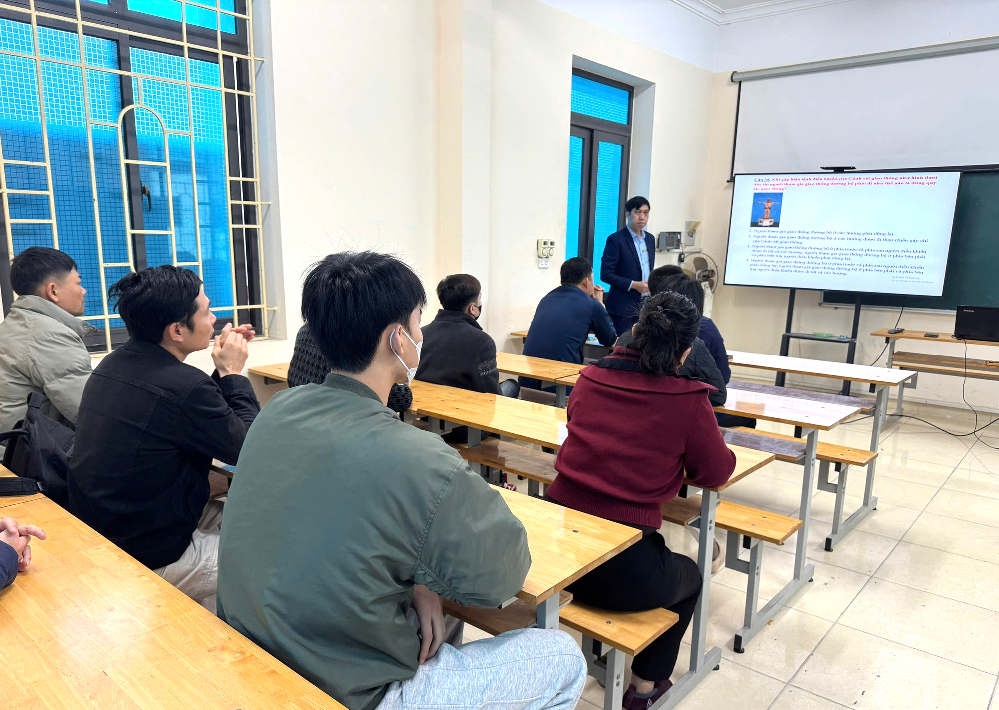 Phú Thọ: Linh hoạt phương pháp dạy môn pháp luật về giao thông đường bộ cho học viên- Ảnh 1. Phú Thọ: Linh hoạt phương pháp dạy môn pháp luật về giao thông đường bộ cho học viên- Ảnh 1.