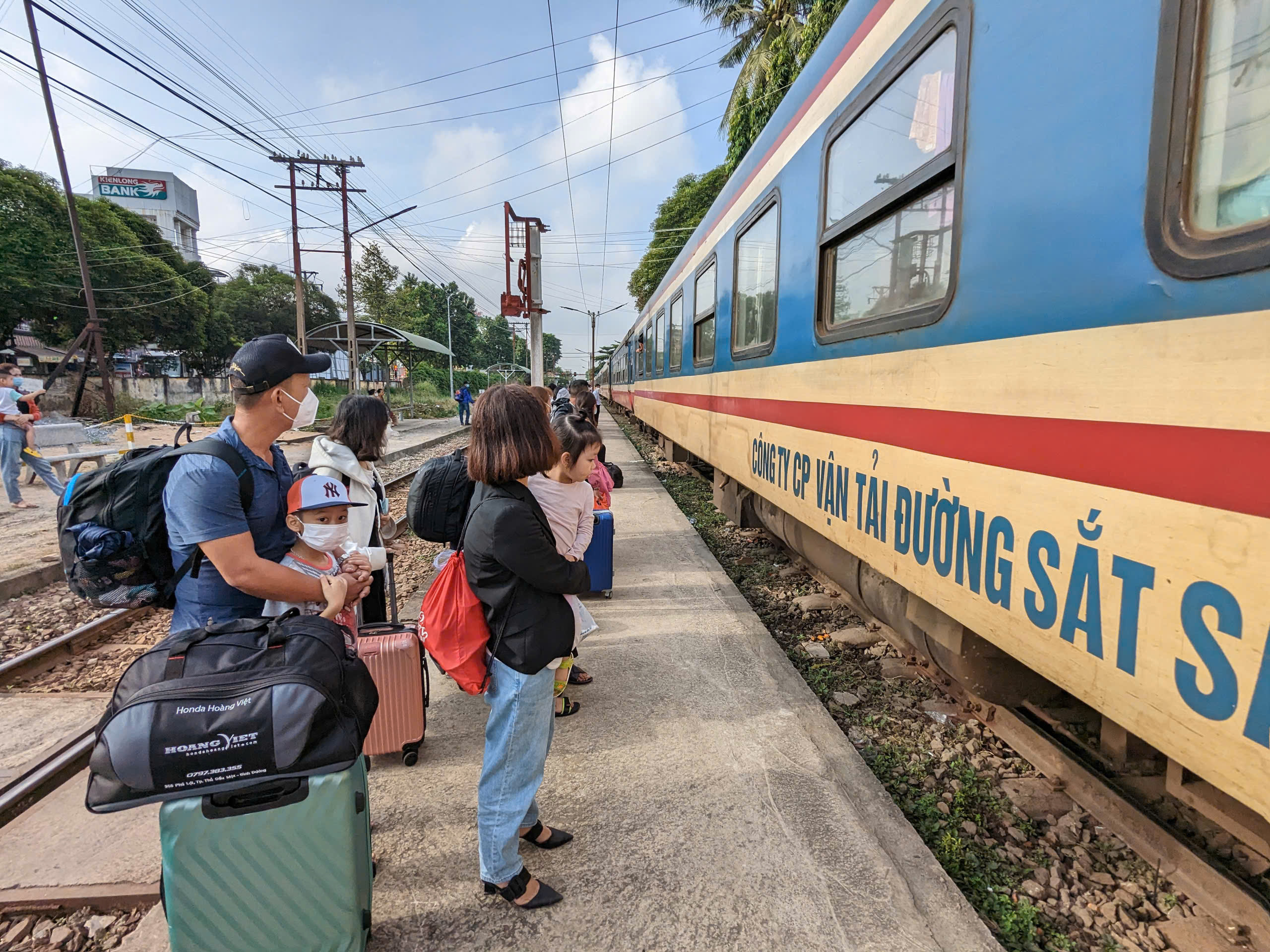 TP.HCM tăng cường bảo đảm an toàn giao thông đường sắt theo Thông tư 34/2025/TT-BXD- Ảnh 3. TP.HCM tăng cường bảo đảm an toàn giao thông đường sắt theo Thông tư 34/2025/TT-BXD- Ảnh 3.