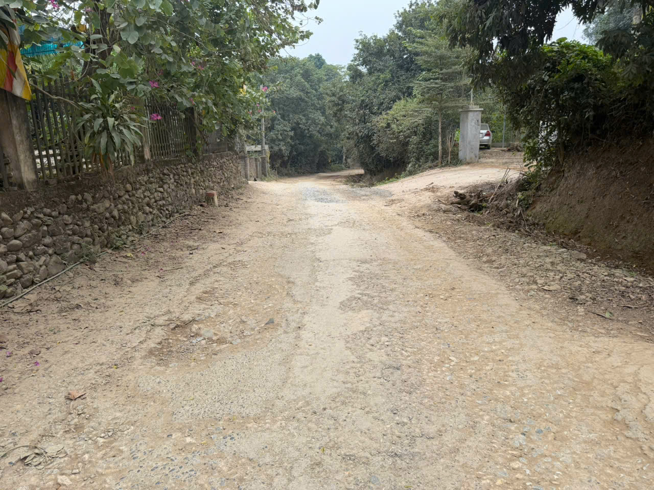 Người dân Phú Thọ khốn khổ vì xe tải trọng lớn lao nhanh trên đường- Ảnh 3. Người dân Phú Thọ khốn khổ vì xe tải trọng lớn lao nhanh trên đường- Ảnh 3.