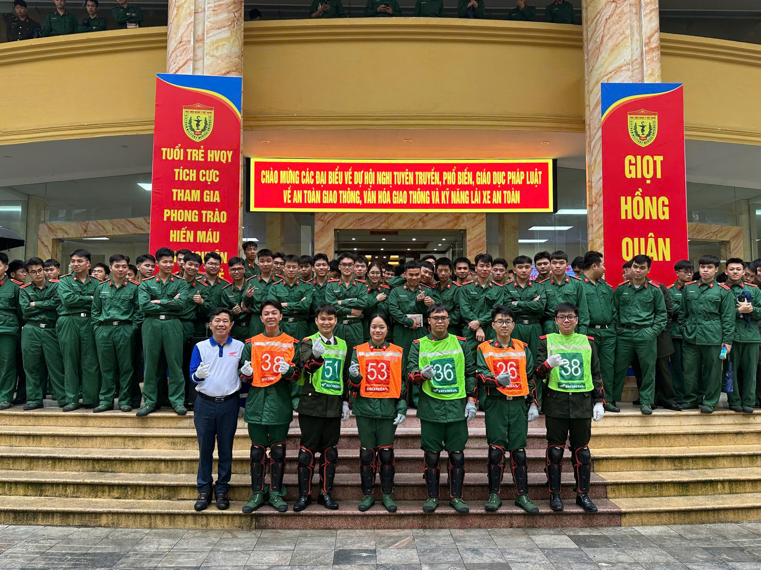 Hà Nội tuyên truyền ATGT cho 500 sinh viên Học viện Quân y- Ảnh 9. Hà Nội tuyên truyền ATGT cho 500 sinh viên Học viện Quân y- Ảnh 9.