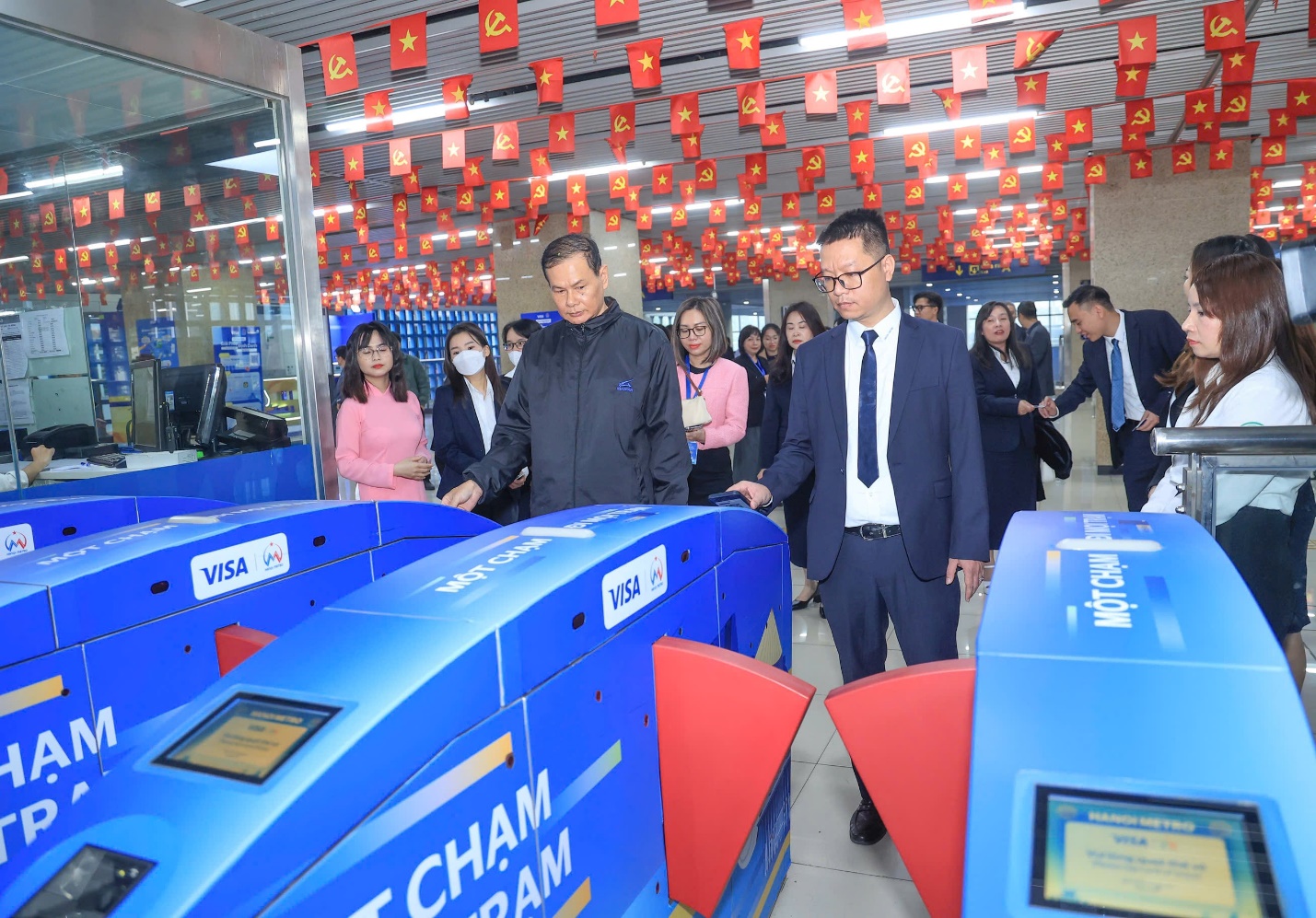 Ngành Xây dựng triển khai, ứng dụng các công nghệ tiên tiến như thế nào?- Ảnh 1. C:\Users\ASUS\Downloads\tau-1764918174716179889062.webp