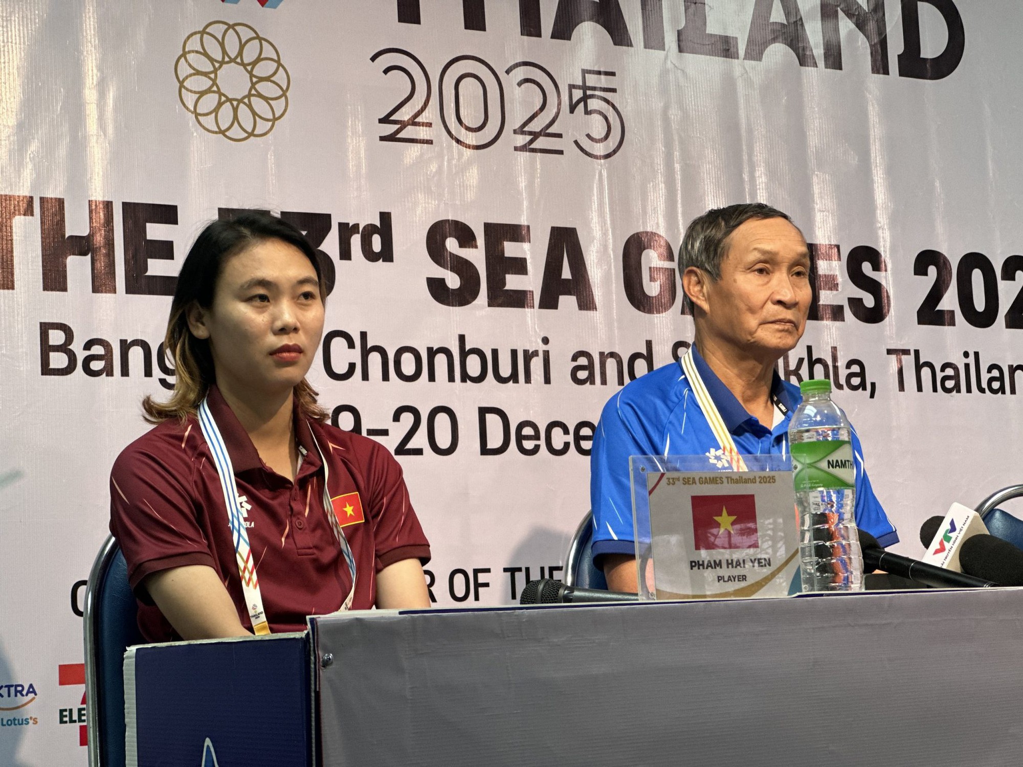 ក្រុមនារីវៀតណាមមានទំនុកចិត្តប្រឆាំងនឹងក្រុមនារីឥណ្ឌូនេស៊ីក្នុងវគ្គពាក់កណ្តាលផ្តាច់ព្រ័ត្រនៃព្រឹត្តិការណ៍កីឡាស៊ីហ្គេមលើកទី៣៣ - រូបថតទី ១។ Đội tuyển nữ Việt Nam tự tin nữ Indonesia tại bán kết SEA Games 33- Ảnh 1.