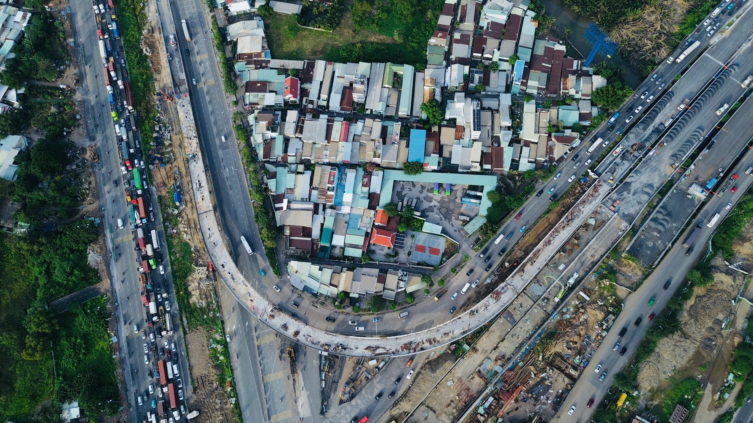 “Vượt nắng thắng mưa”, Vành đai 3 và nút giao An Phú chạy nước rút, bám tiến độ thông xe- Ảnh 4. “Vượt nắng thắng mưa”, Vành đai 3 và nút giao An Phú chạy nước rút, bám tiến độ thông xe- Ảnh 4.